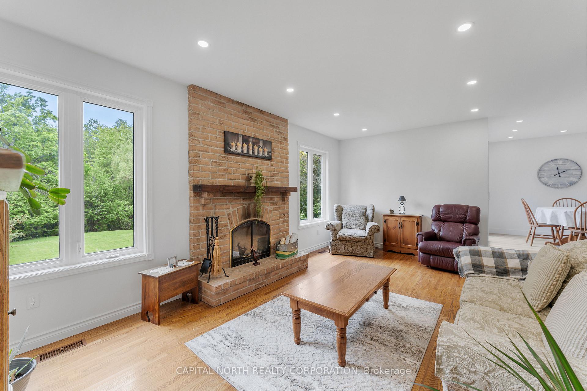 Photo 18 of 47 Burton Grove, King, King City — HOMEH
