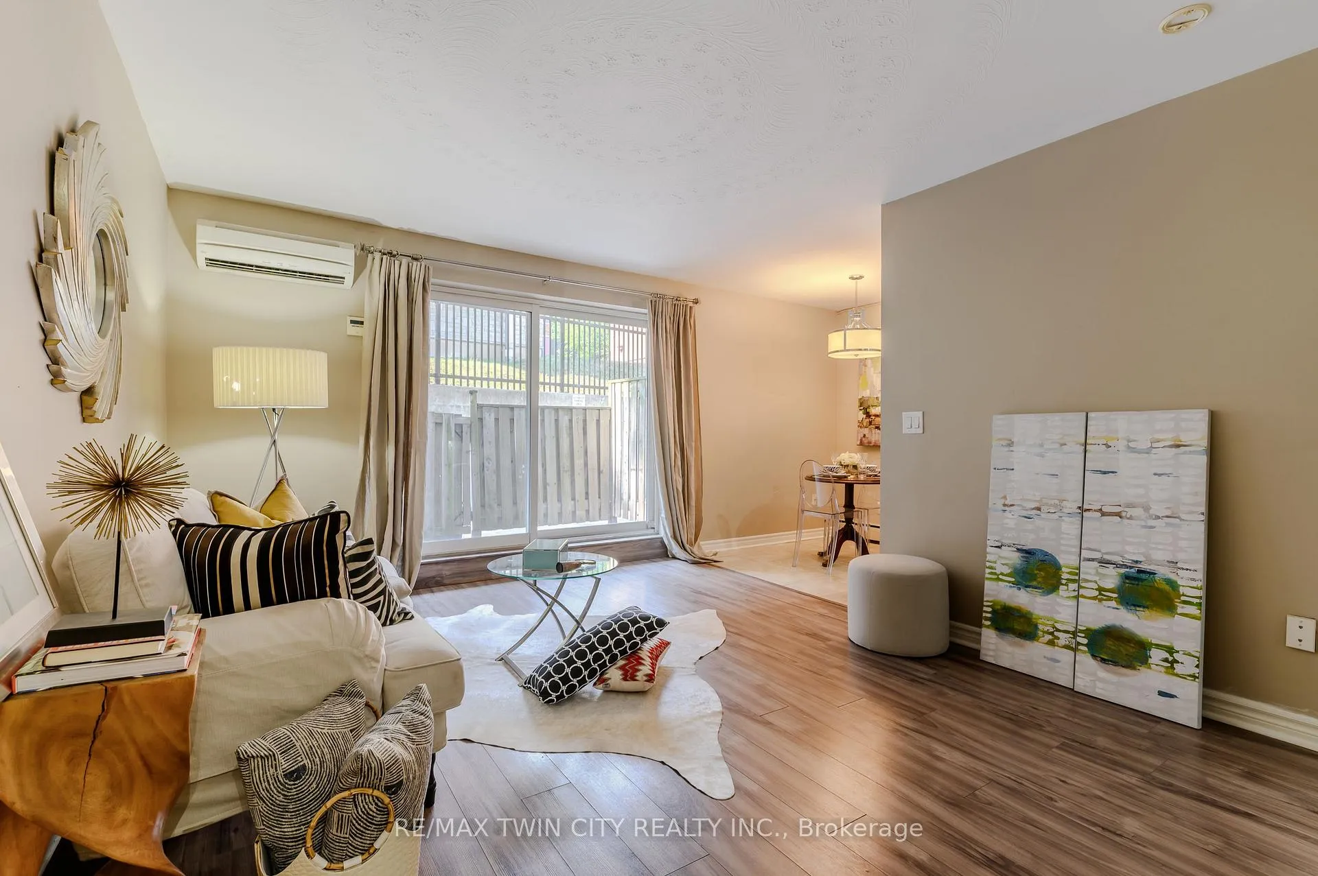 Photo 5 of Unit 304, 200 Charlton Avenue E, Hamilton, Corktown — HOMEH