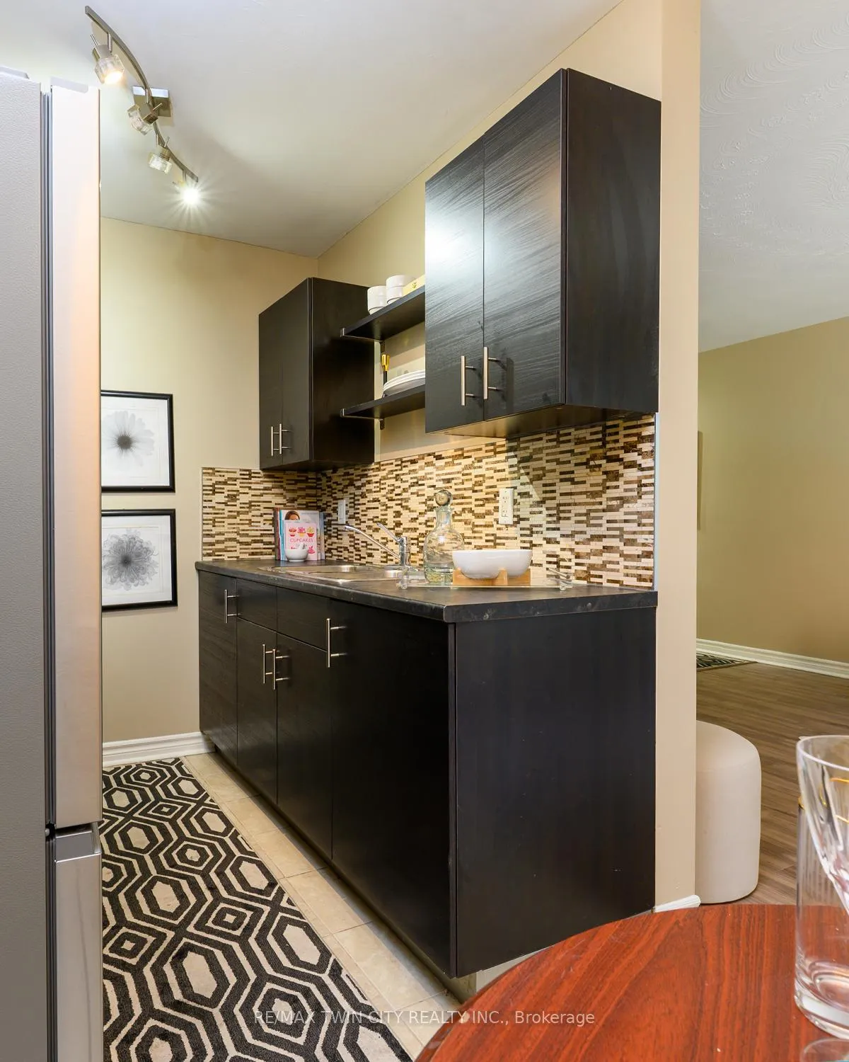 Photo 10 of Unit 304, 200 Charlton Avenue E, Hamilton, Corktown — HOMEH