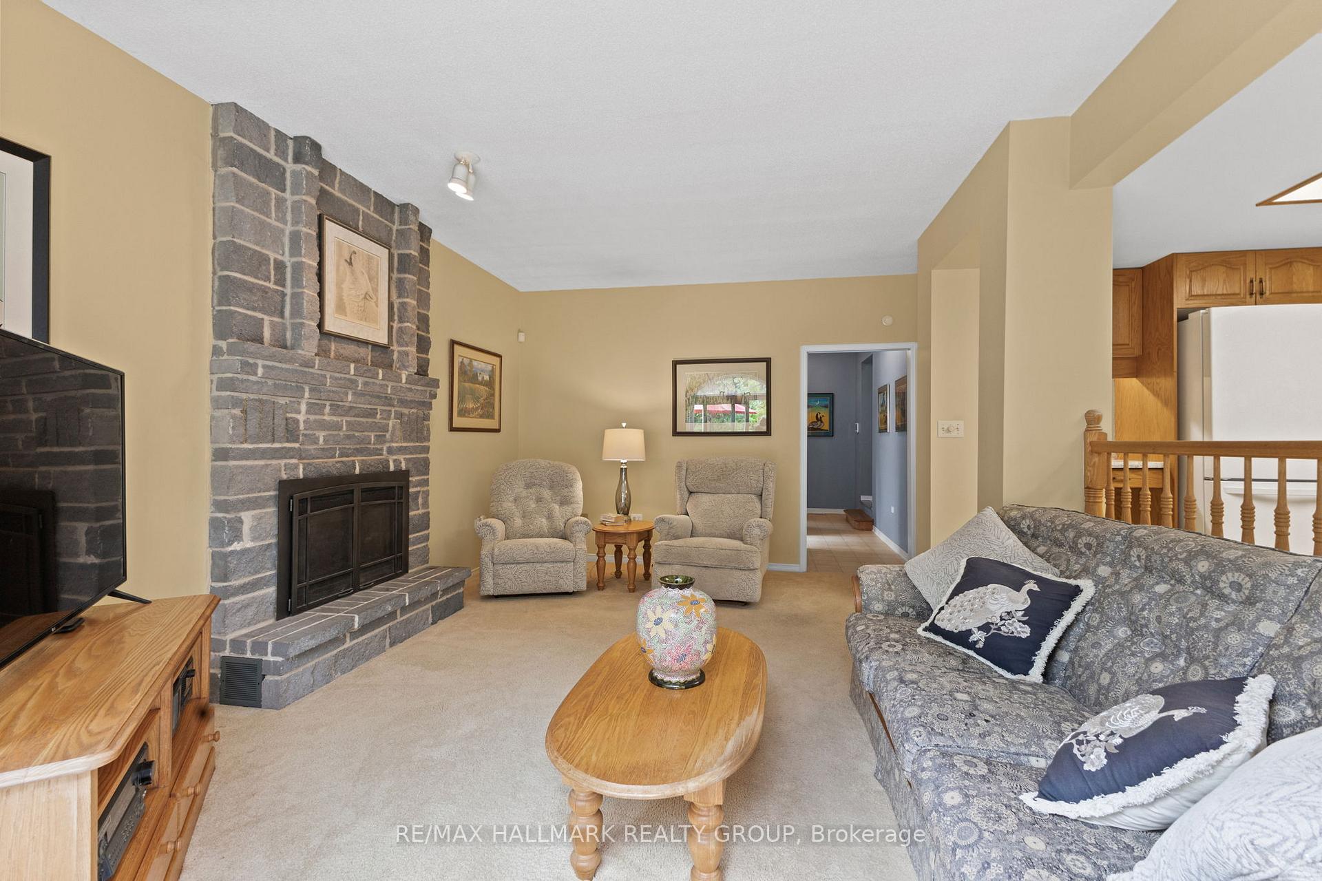 Photo 10 of 1103 Rideau Bend Crescent, Ottawa, Manotick East to Manotick Station — HOMEH