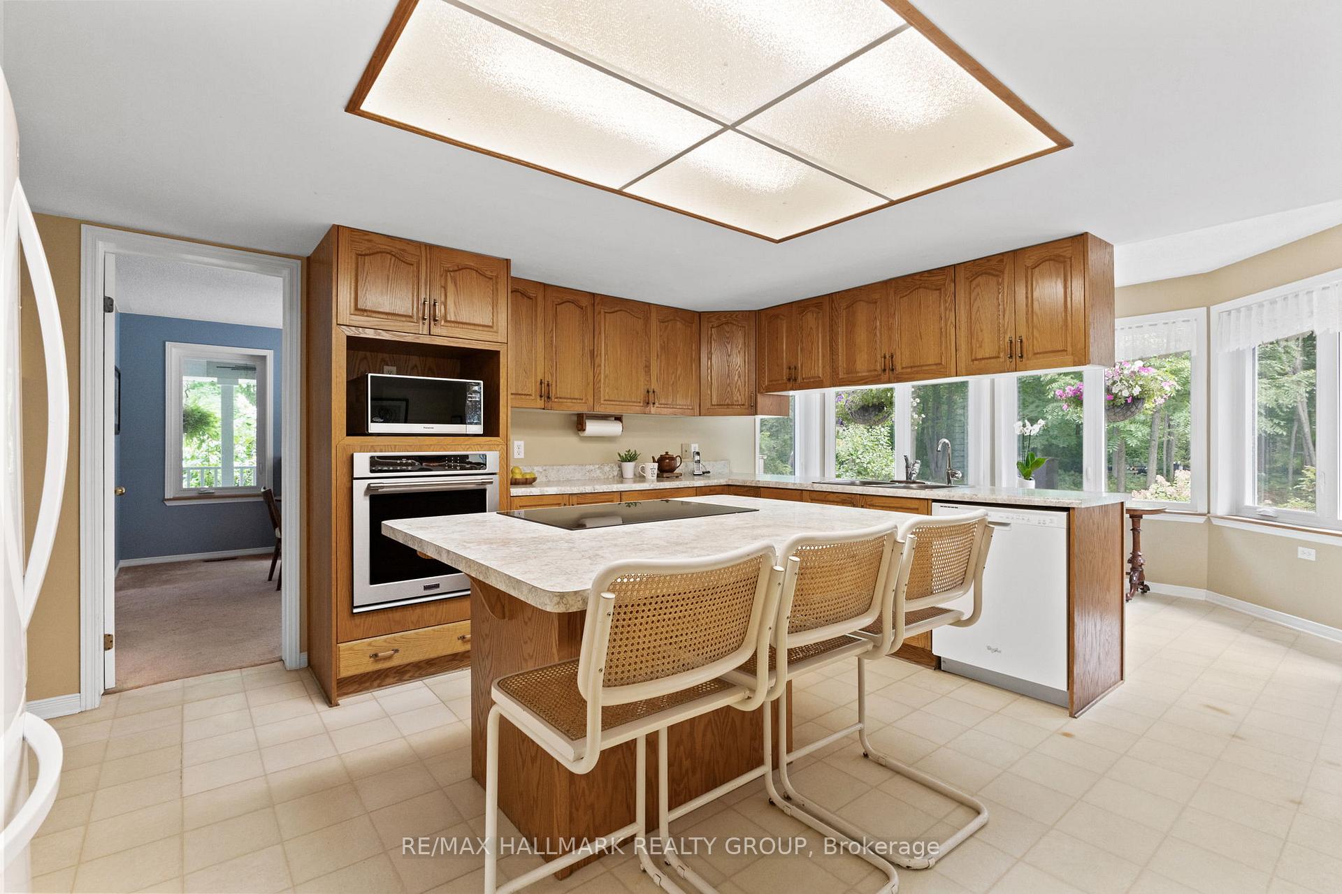 Photo 12 of 1103 Rideau Bend Crescent, Ottawa, Manotick East to Manotick Station — HOMEH