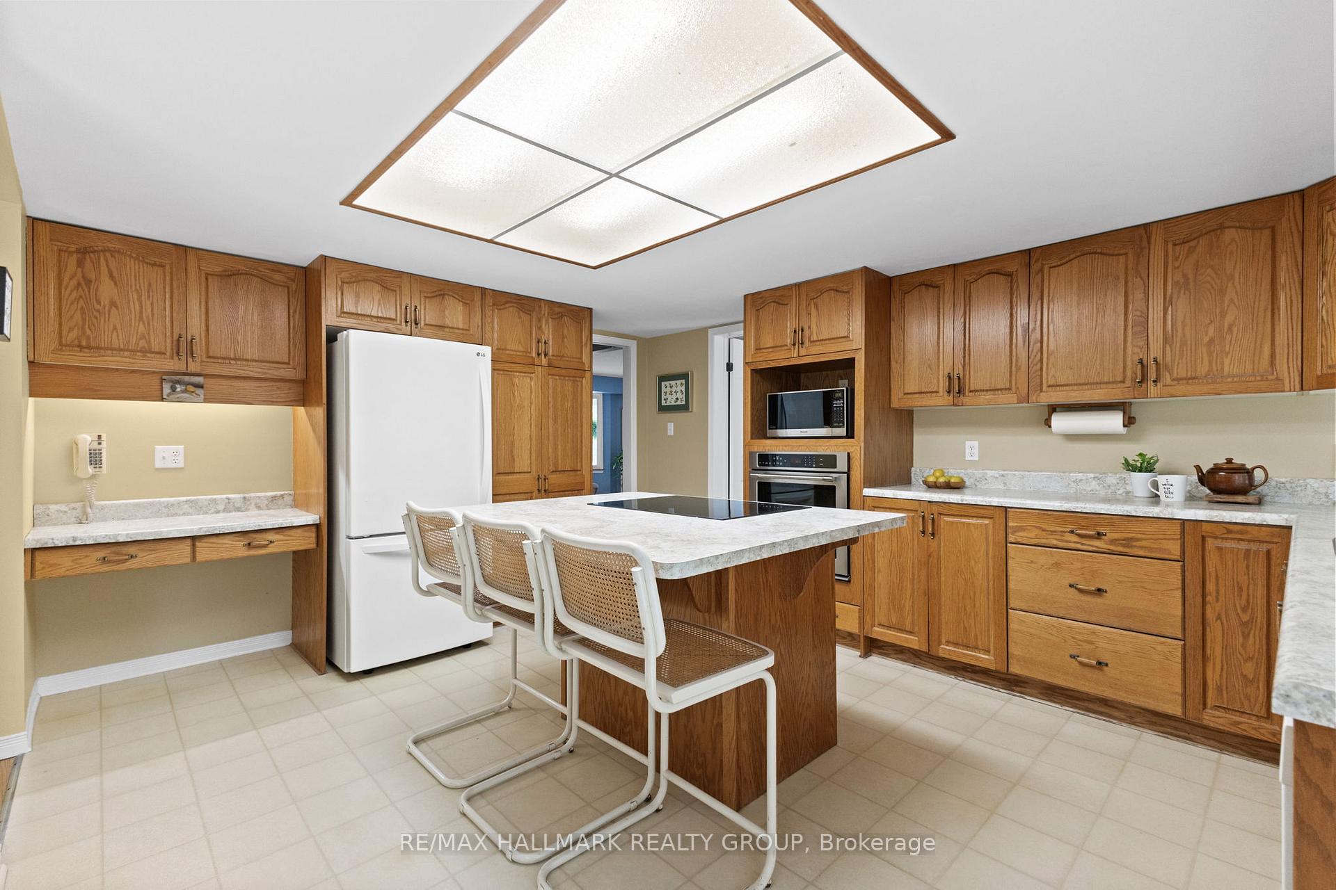 Photo 13 of 1103 Rideau Bend Crescent, Ottawa, Manotick East to Manotick Station — HOMEH