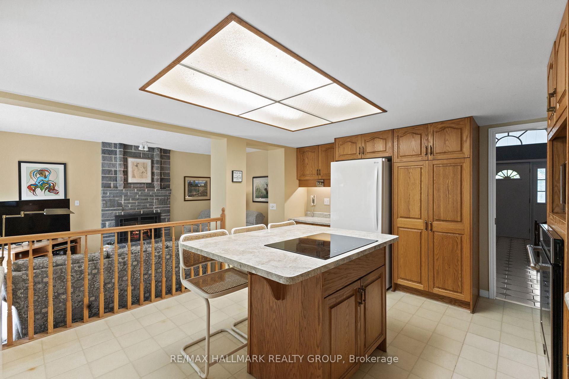 Photo 14 of 1103 Rideau Bend Crescent, Ottawa, Manotick East to Manotick Station — HOMEH