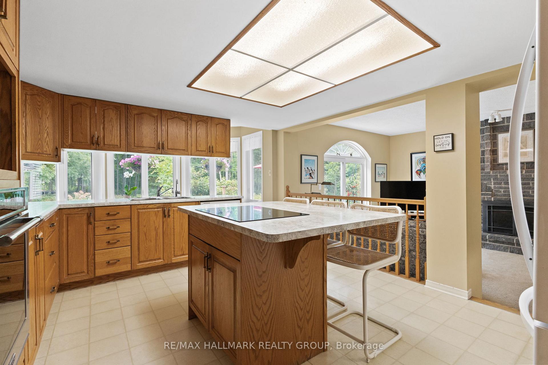 Photo 15 of 1103 Rideau Bend Crescent, Ottawa, Manotick East to Manotick Station — HOMEH