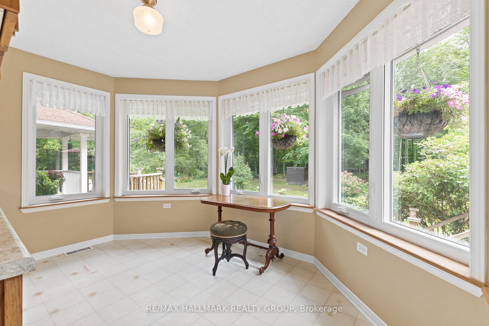Photo 16 of 1103 Rideau Bend Crescent, Ottawa, Manotick East to Manotick Station — HOMEH