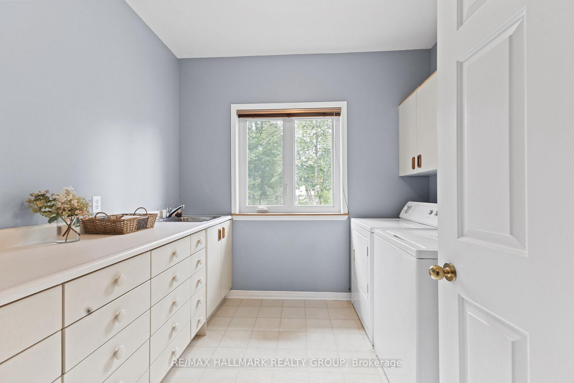 Photo 18 of 1103 Rideau Bend Crescent, Ottawa, Manotick East to Manotick Station — HOMEH