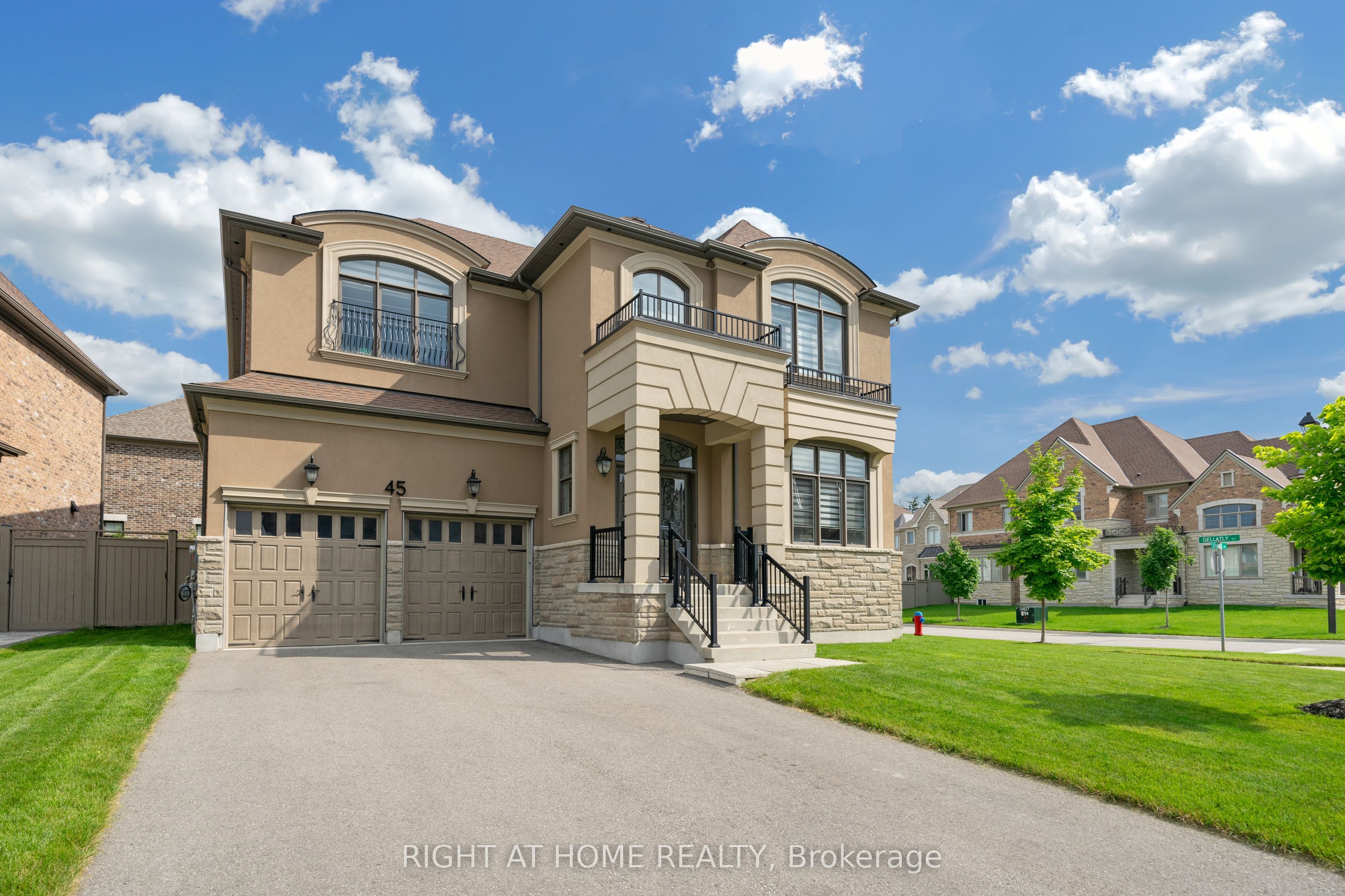 Front of 45 Cairns Gate