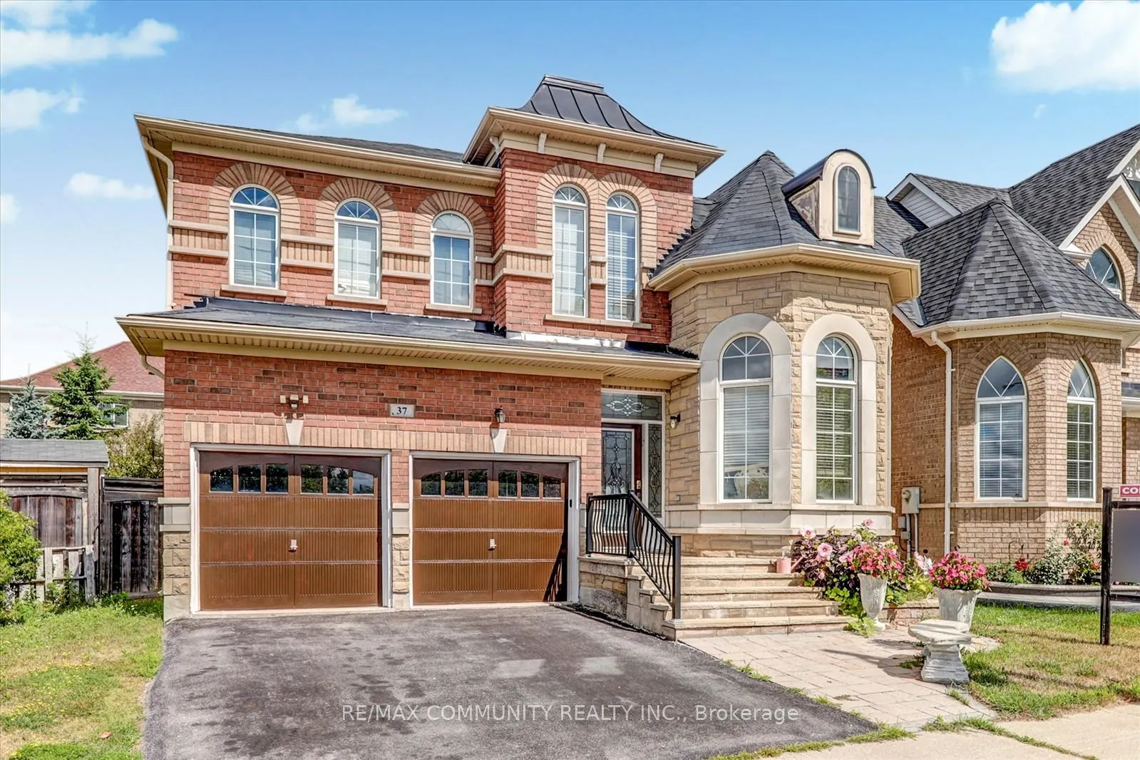Photo 2 of 37 Condarcuri Crescent, Markham, Box Grove — HOMEH