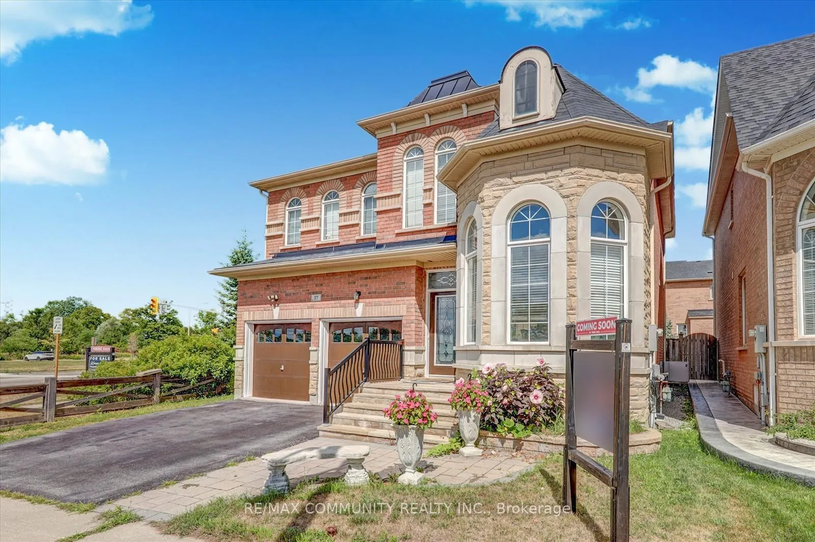 Photo 3 of 37 Condarcuri Crescent, Markham, Box Grove — HOMEH