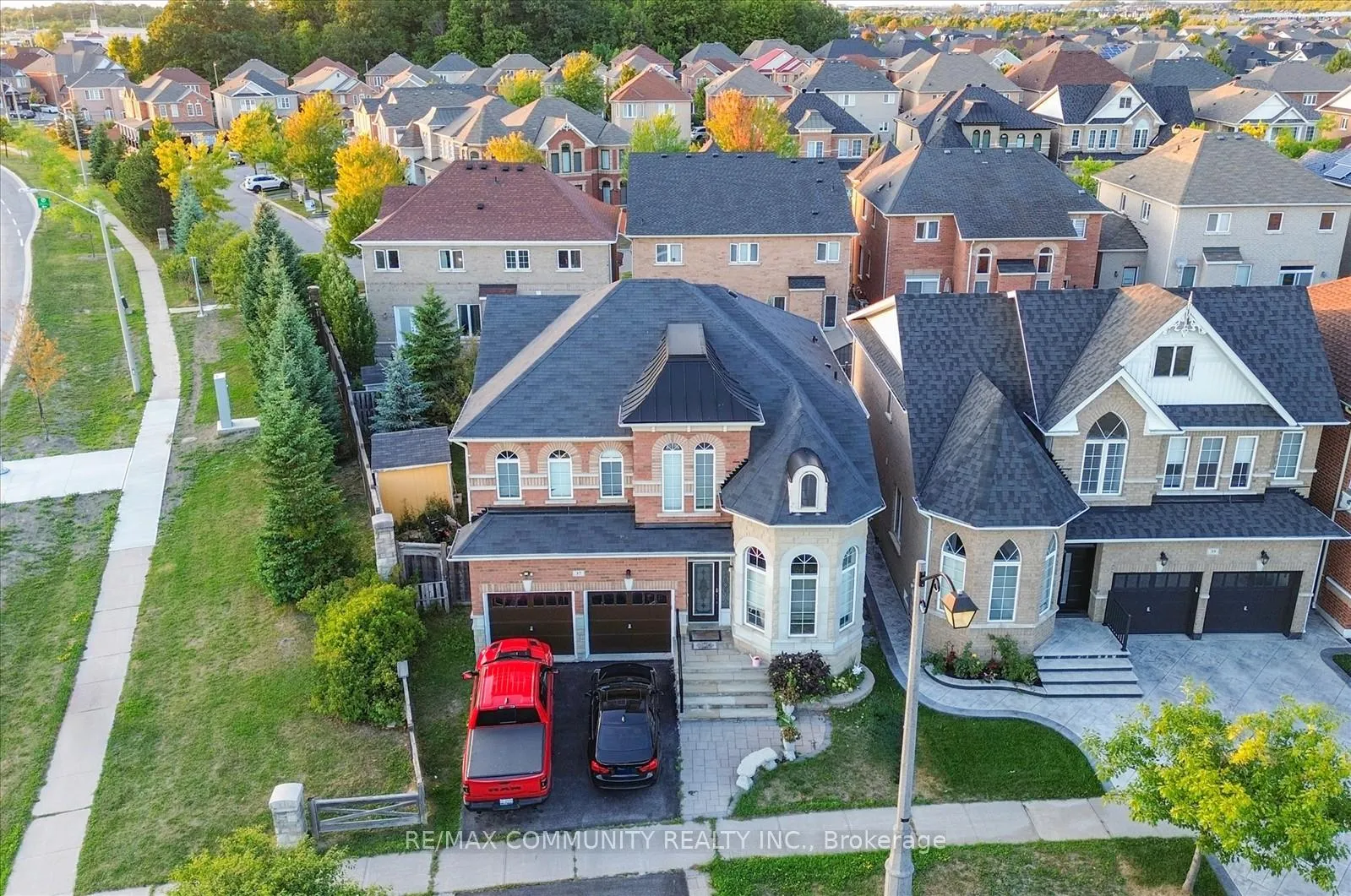Photo 5 of 37 Condarcuri Crescent, Markham, Box Grove — HOMEH