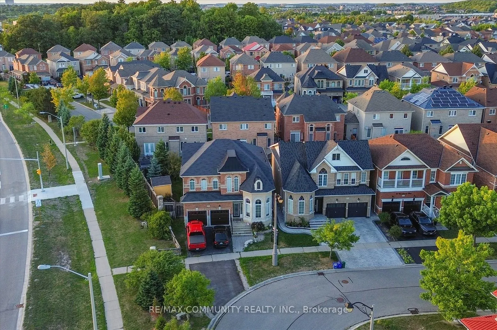 Photo 7 of 37 Condarcuri Crescent, Markham, Box Grove — HOMEH