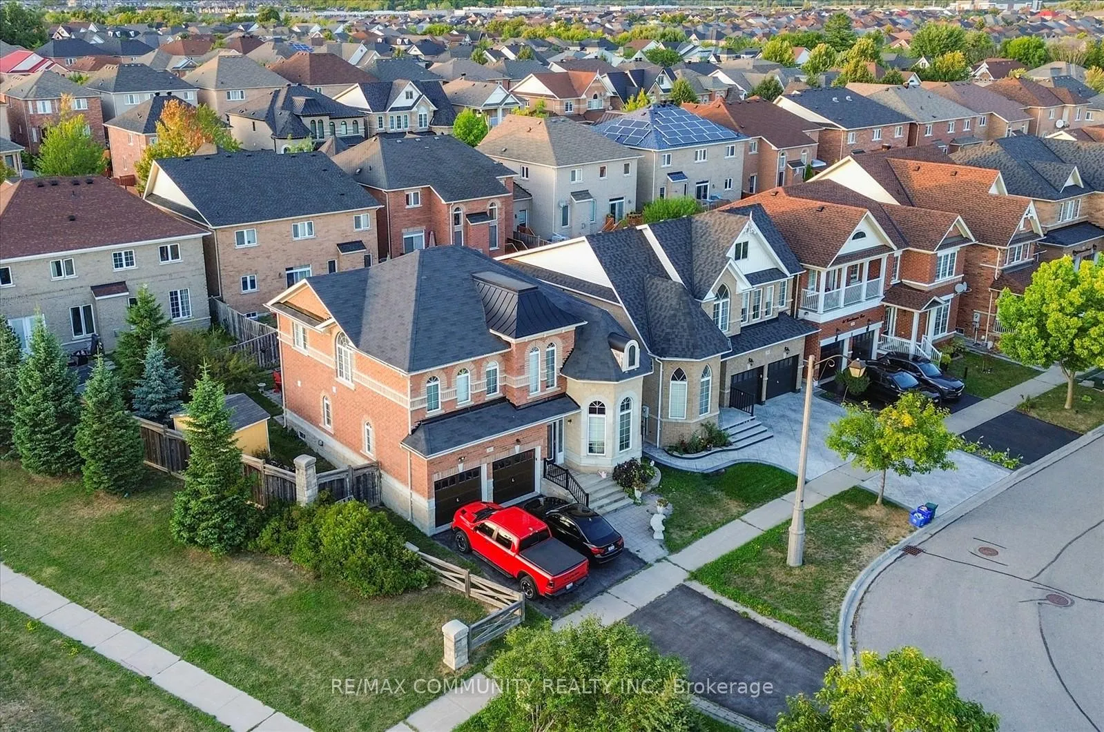 Photo 8 of 37 Condarcuri Crescent, Markham, Box Grove — HOMEH