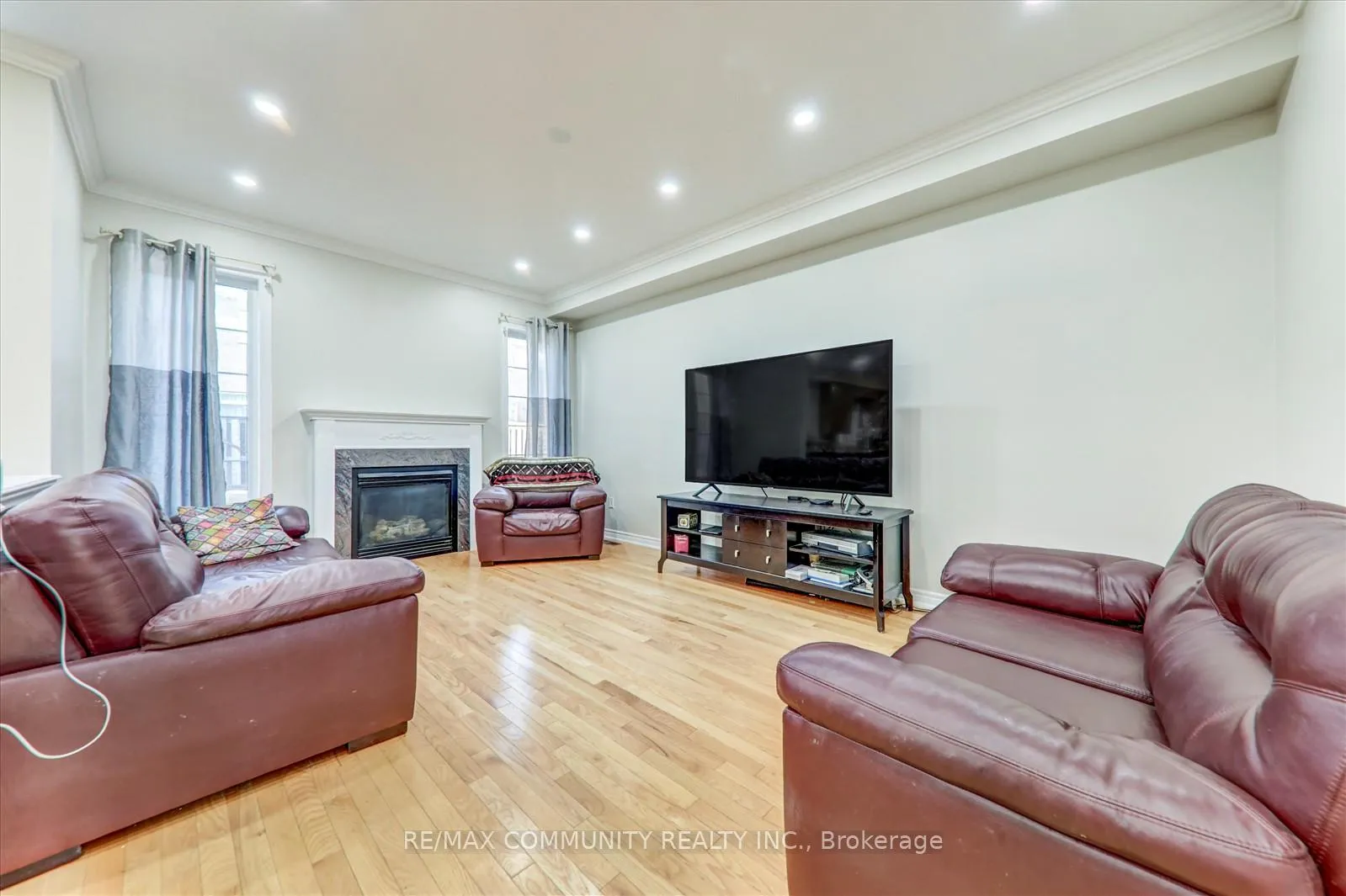 Photo 16 of 37 Condarcuri Crescent, Markham, Box Grove — HOMEH