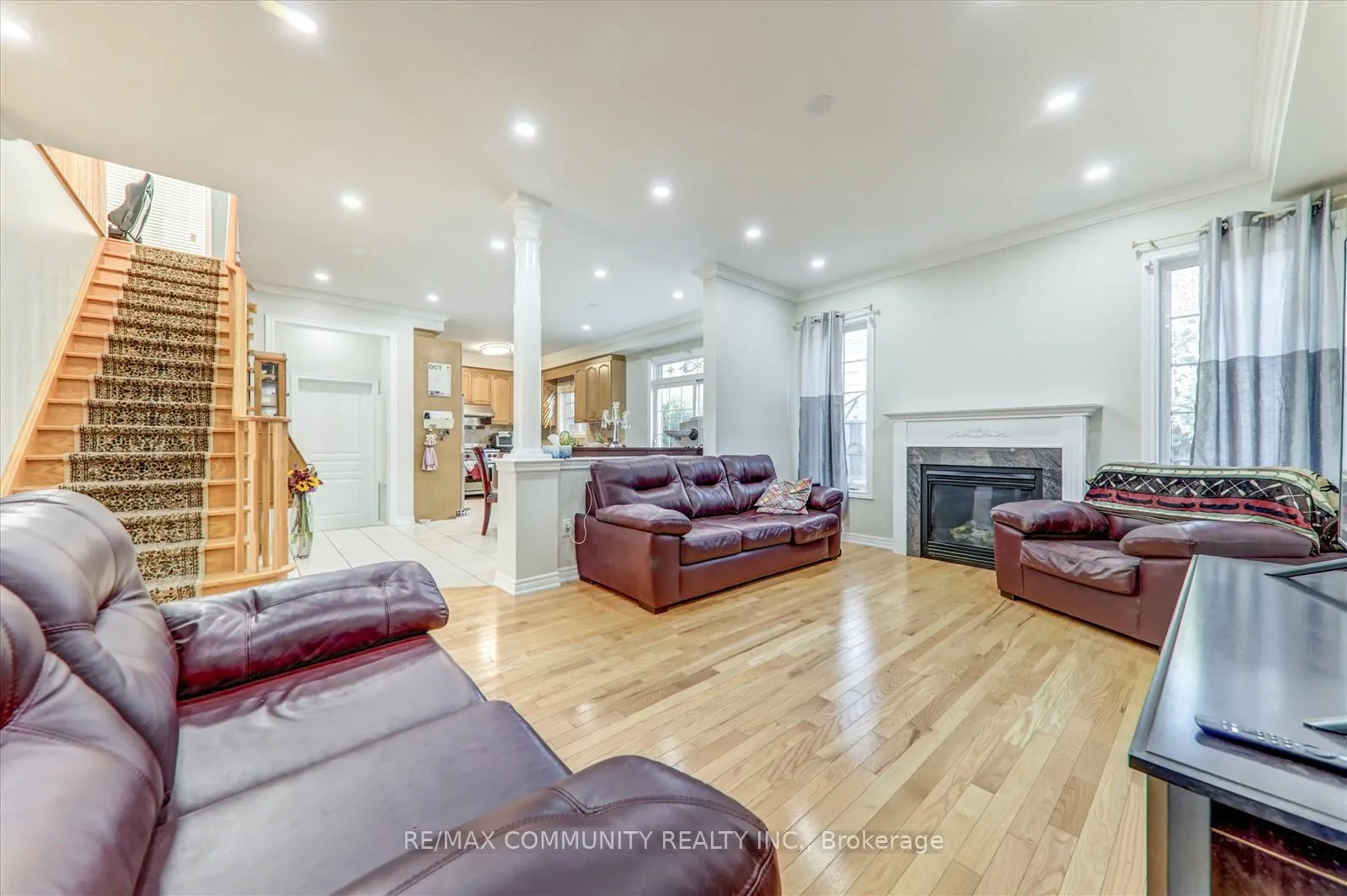 Photo 17 of 37 Condarcuri Crescent, Markham, Box Grove — HOMEH