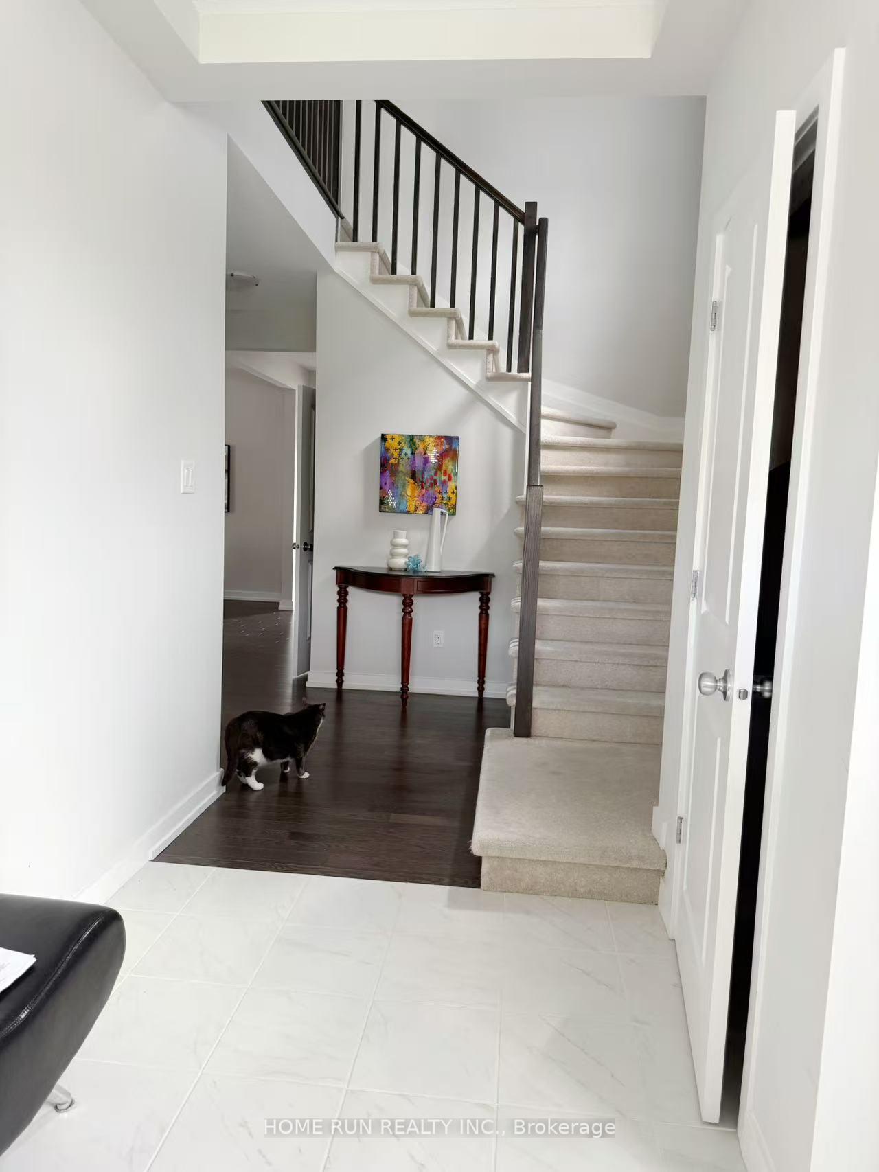 Photo 3 of 802 Paseana Place SW, Ottawa, Kanata - Emerald Meadows/Trailwest — HOMEH
