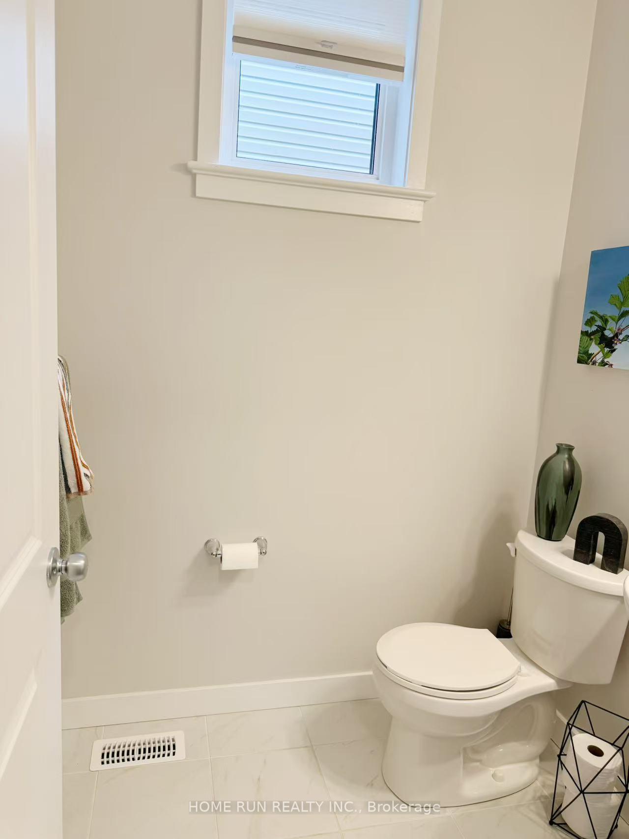 Photo 4 of 802 Paseana Place SW, Ottawa, Kanata - Emerald Meadows/Trailwest — HOMEH