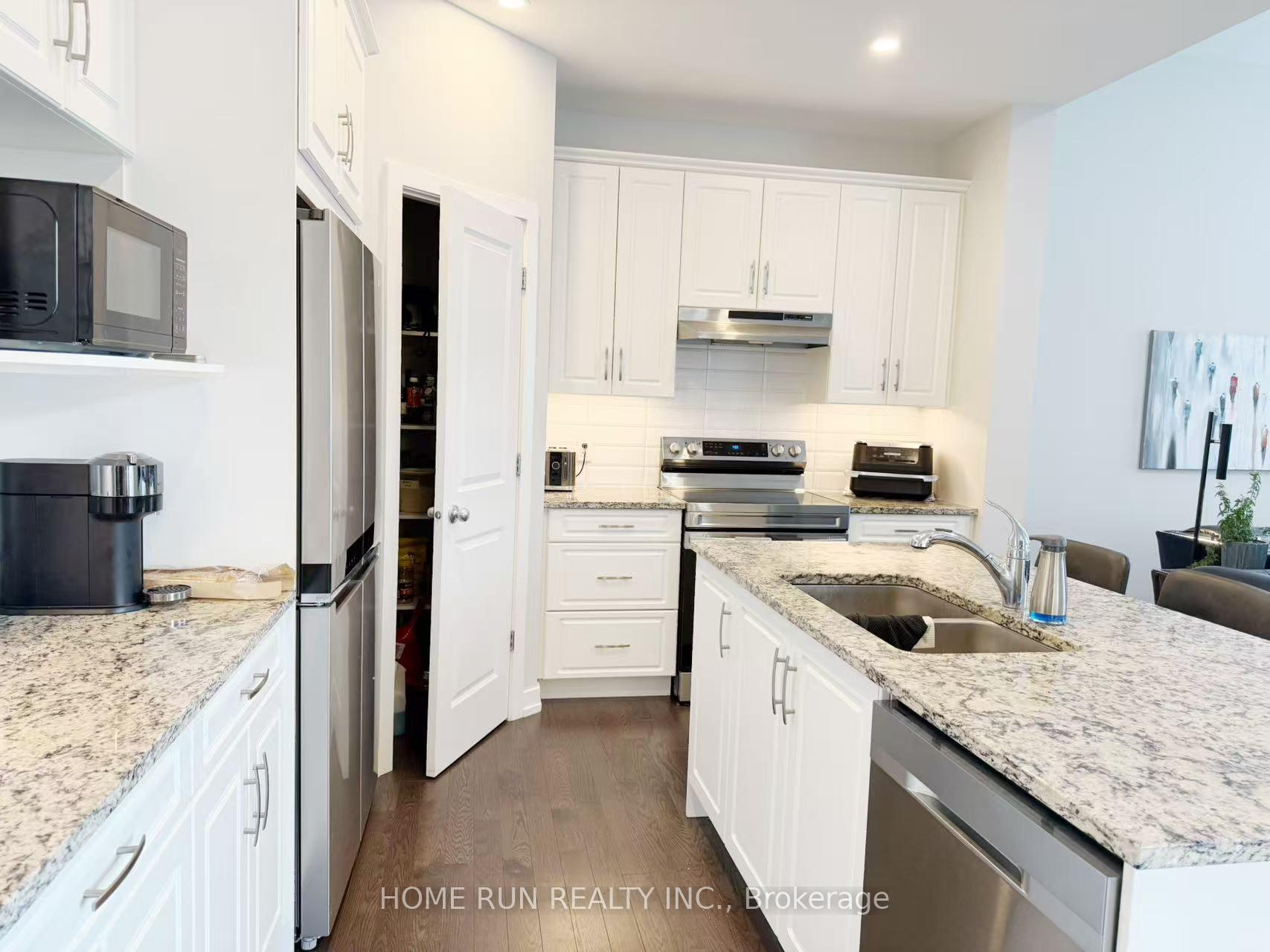 Photo 10 of 802 Paseana Place SW, Ottawa, Kanata - Emerald Meadows/Trailwest — HOMEH