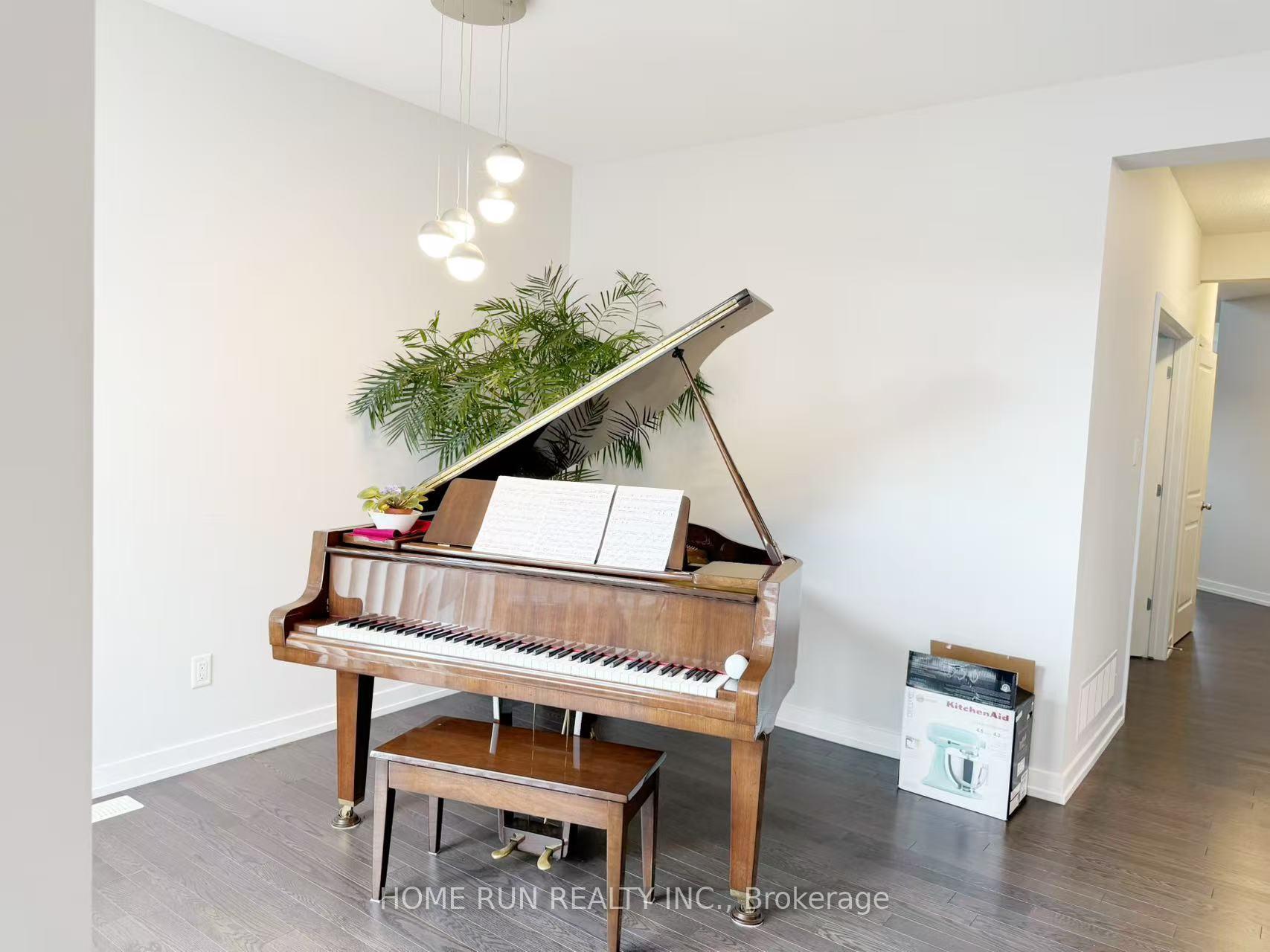 Photo 13 of 802 Paseana Place SW, Ottawa, Kanata - Emerald Meadows/Trailwest — HOMEH
