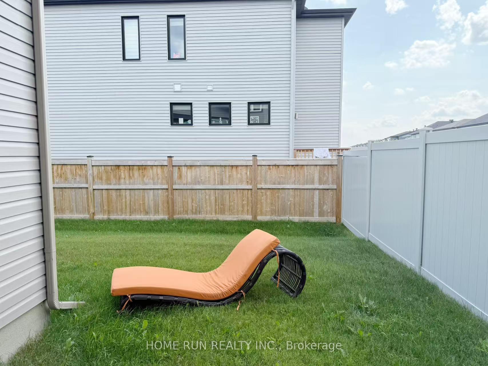 Photo 17 of 802 Paseana Place SW, Ottawa, Kanata - Emerald Meadows/Trailwest — HOMEH