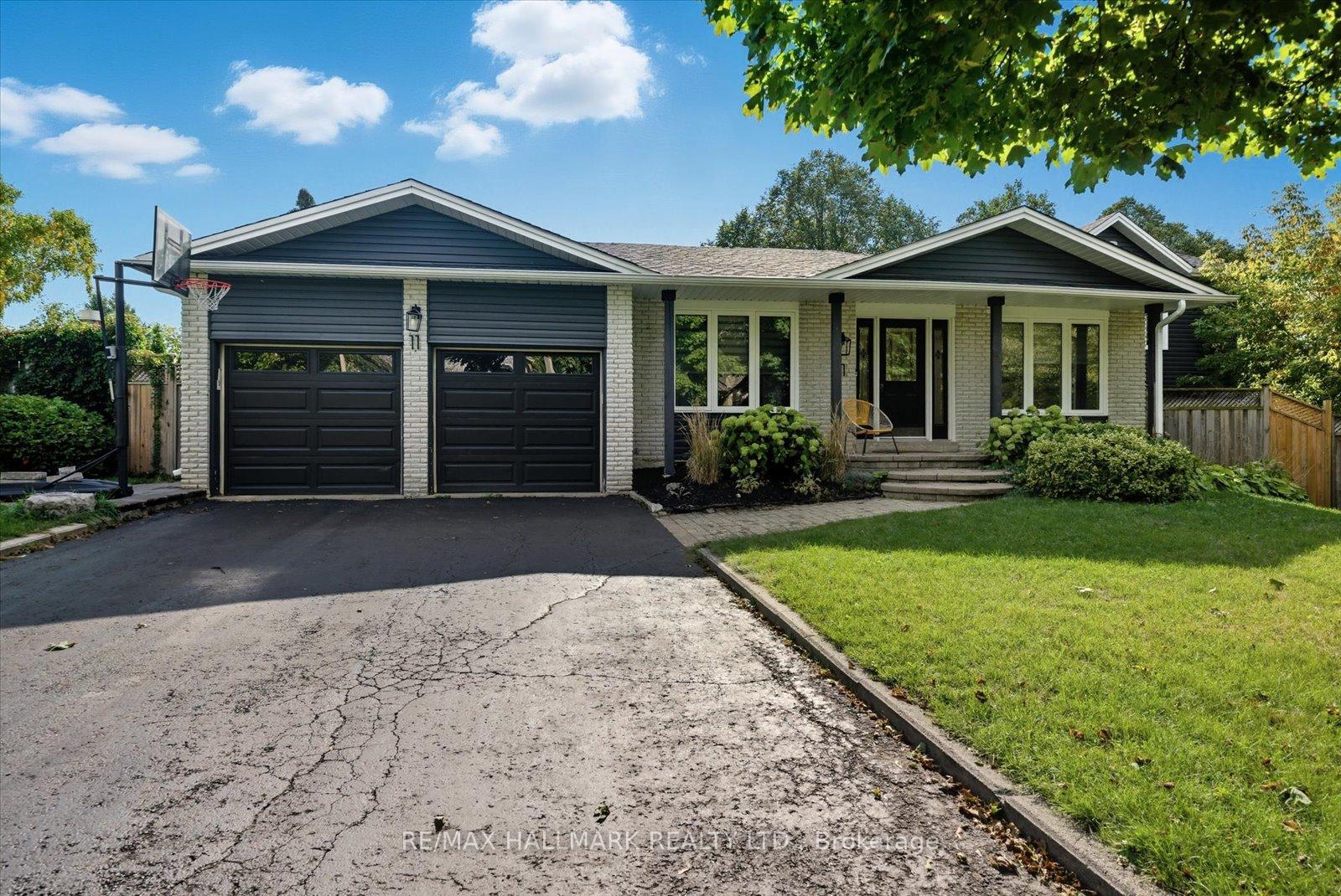 Photo 1 of 11 Avondale Crescent, Markham, Markham Village — HOMEH