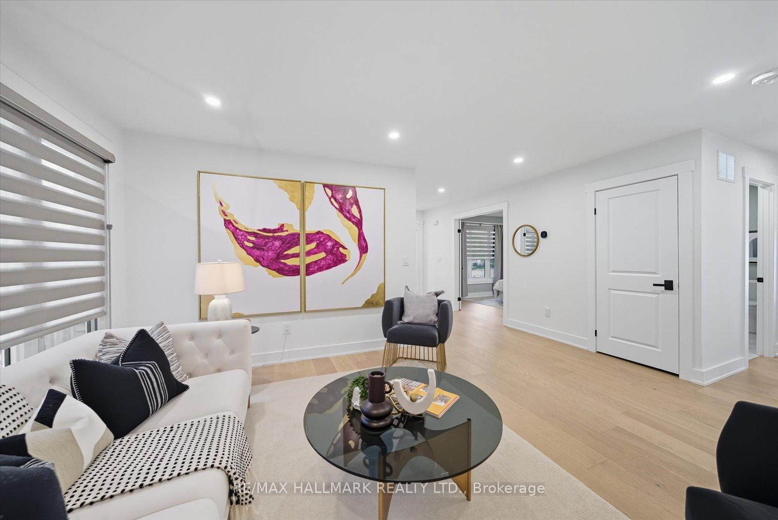 Photo 4 of 11 Avondale Crescent, Markham, Markham Village — HOMEH