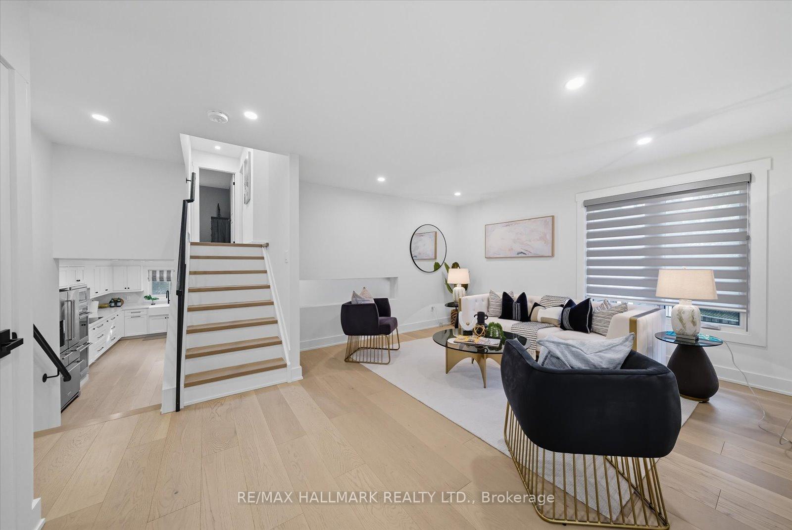 Photo 5 of 11 Avondale Crescent, Markham, Markham Village — HOMEH