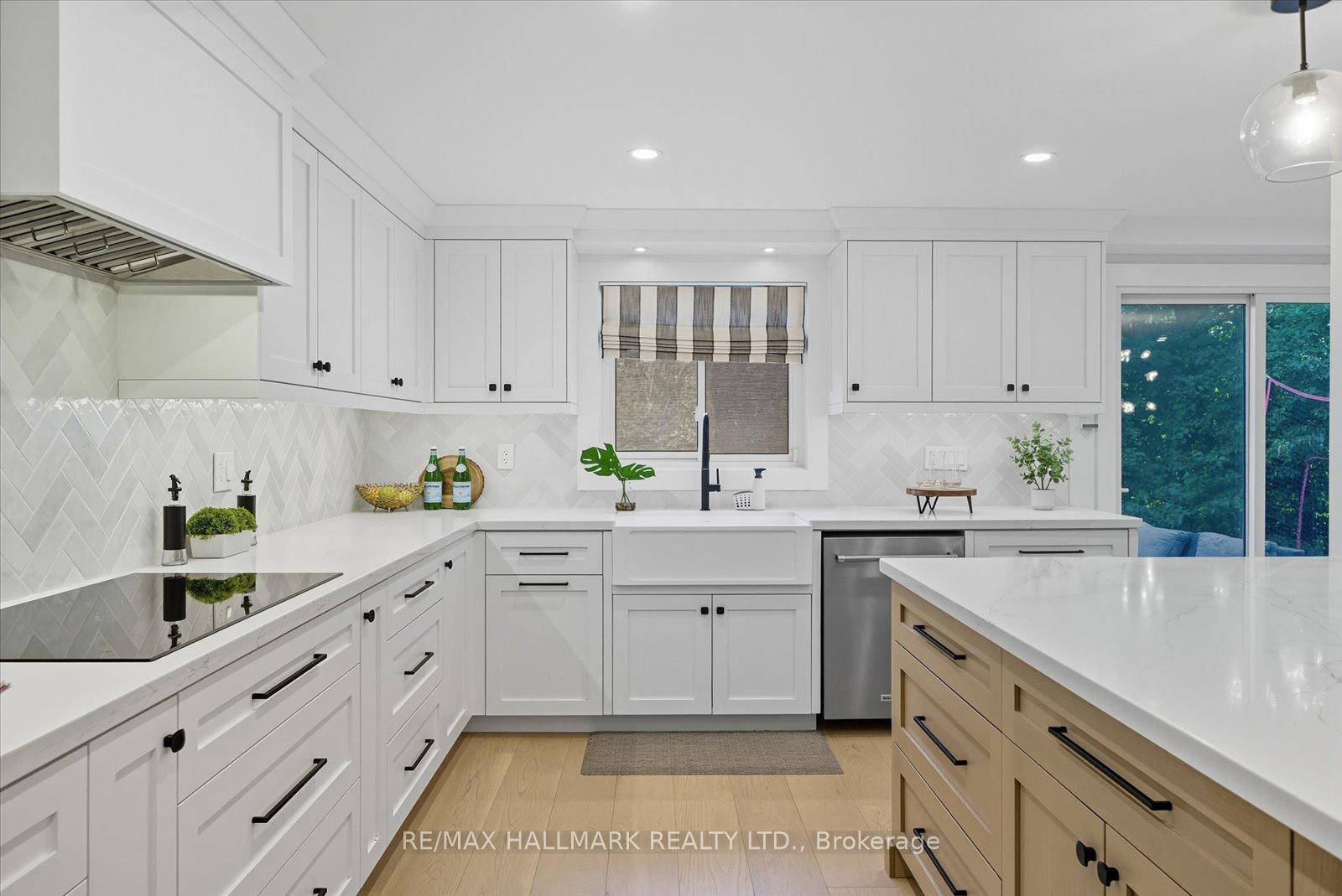 Photo 10 of 11 Avondale Crescent, Markham, Markham Village — HOMEH