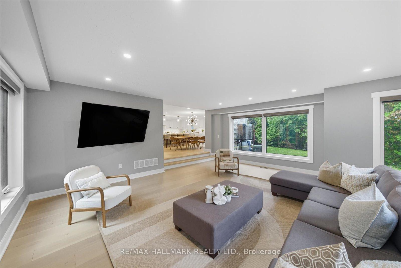 Photo 14 of 11 Avondale Crescent, Markham, Markham Village — HOMEH