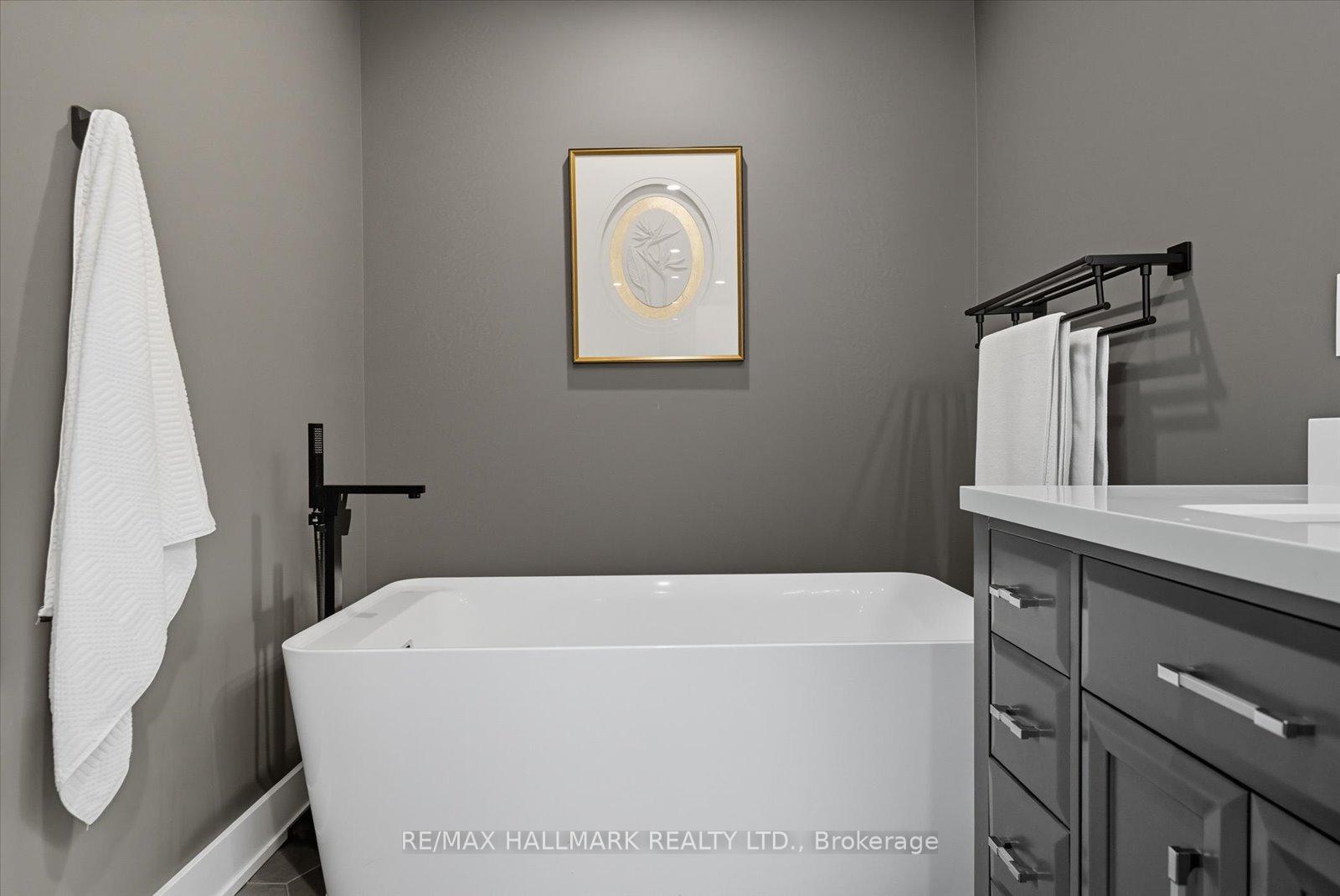 Photo 31 of 11 Avondale Crescent, Markham, Markham Village — HOMEH