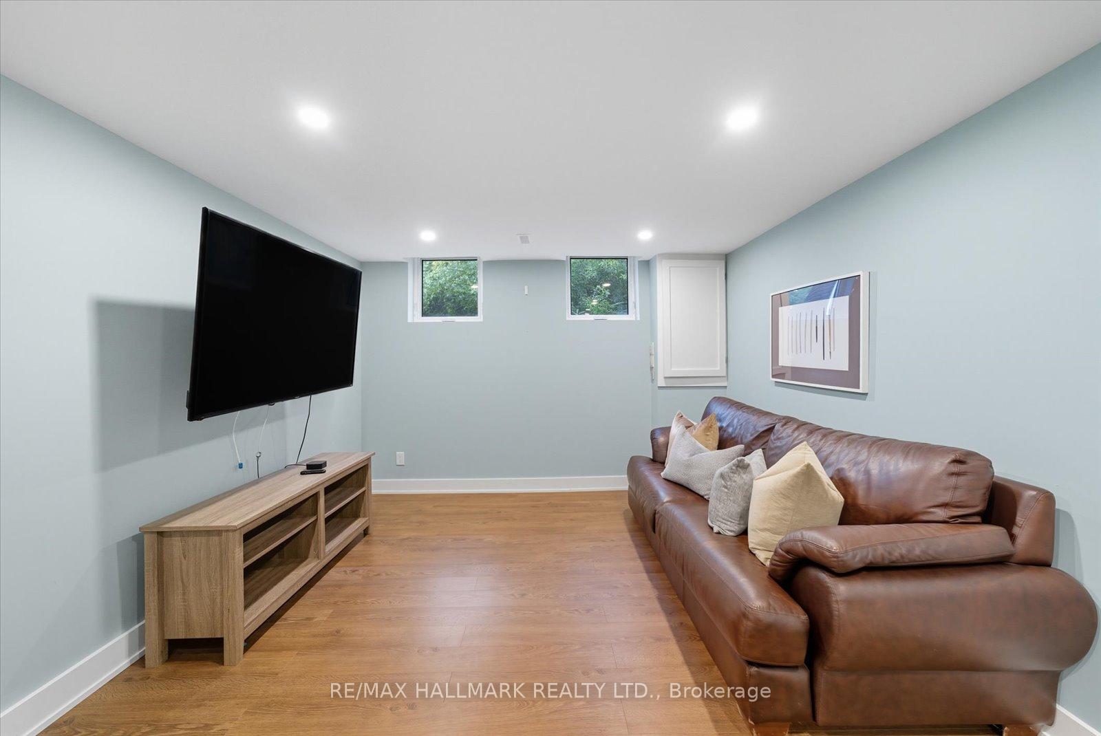 Photo 38 of 11 Avondale Crescent, Markham, Markham Village — HOMEH