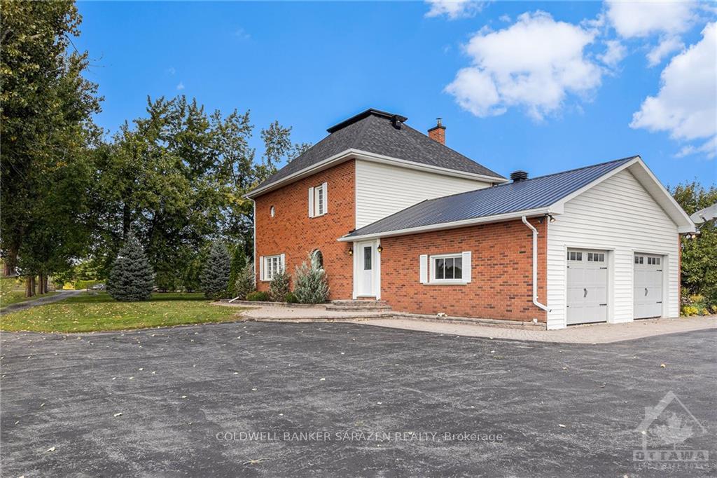 Photo 2 of 2203 Russett Drive, McNab/Braeside, Mcnab/Braeside Twps — HOMEH