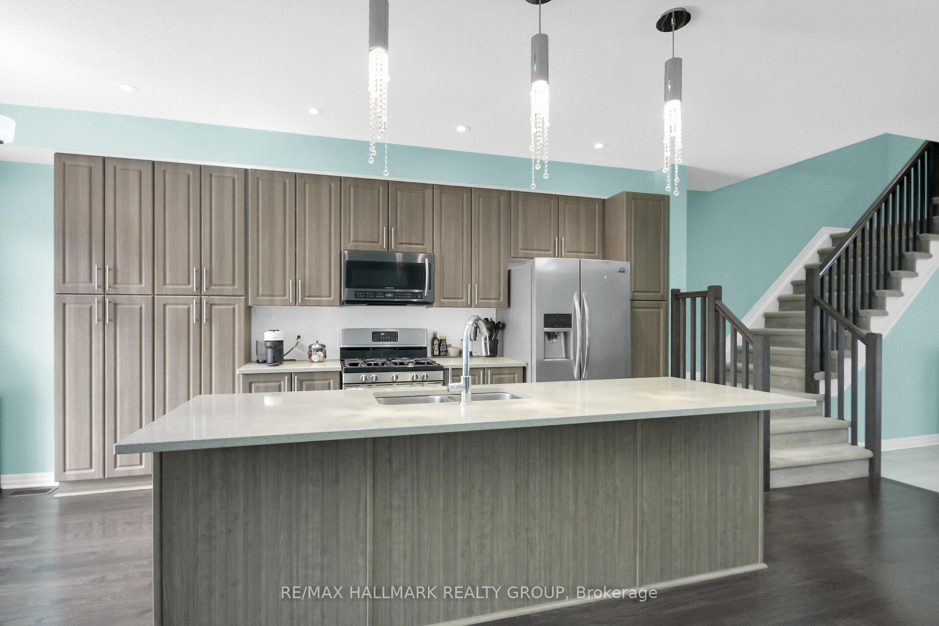 Photo 16 of 117 Overberg Way, Ottawa, Kanata - Emerald Meadows/Trailwest — HOMEH