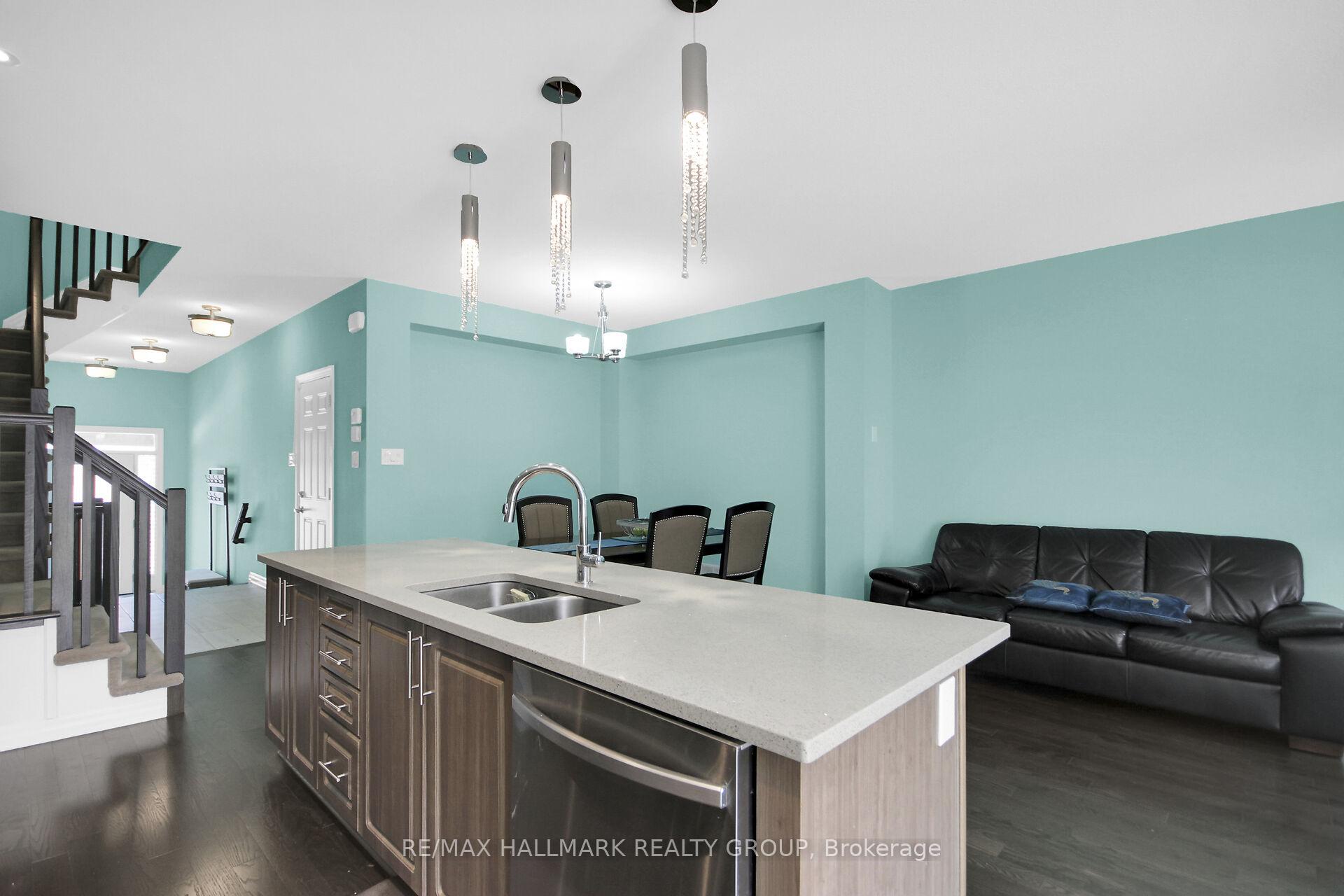 Photo 17 of 117 Overberg Way, Ottawa, Kanata - Emerald Meadows/Trailwest — HOMEH