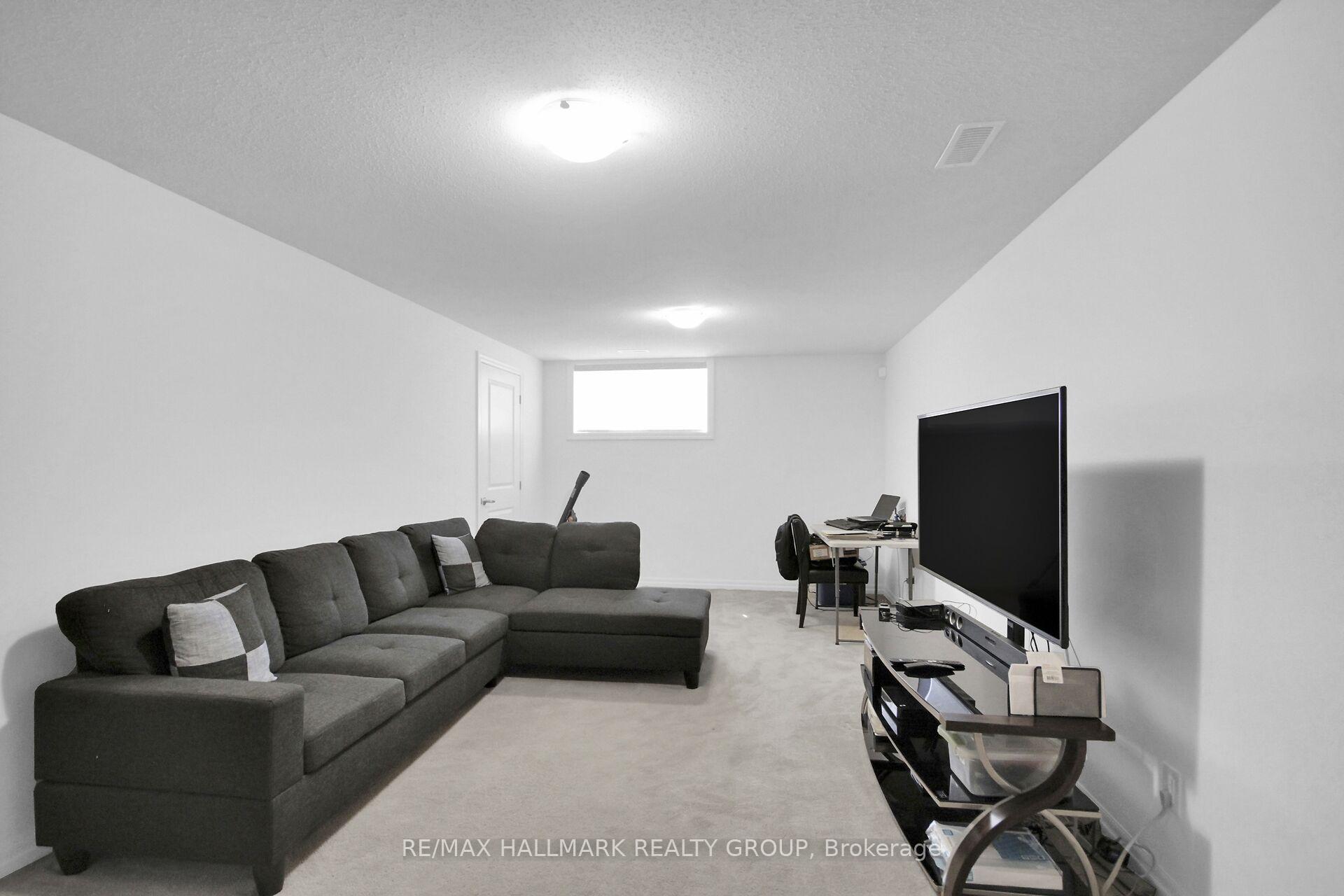 Photo 37 of 117 Overberg Way, Ottawa, Kanata - Emerald Meadows/Trailwest — HOMEH