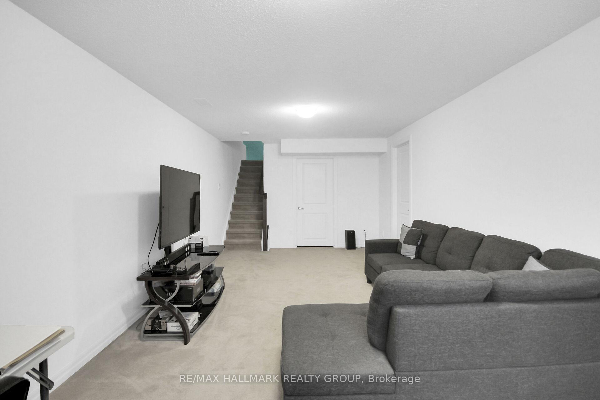 Photo 39 of 117 Overberg Way, Ottawa, Kanata - Emerald Meadows/Trailwest — HOMEH