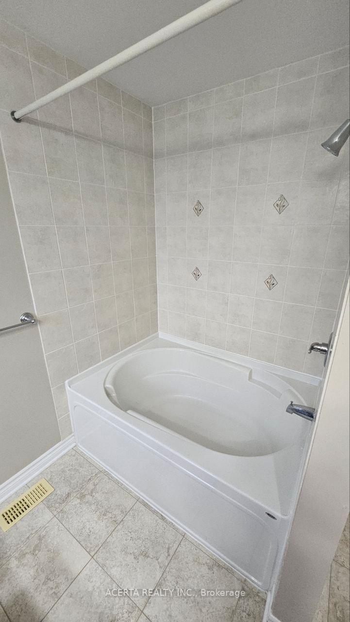 Photo 17 of 420 Abbeydale Circle, Ottawa, Kanata - Morgan's Grant/South March — HOMEH