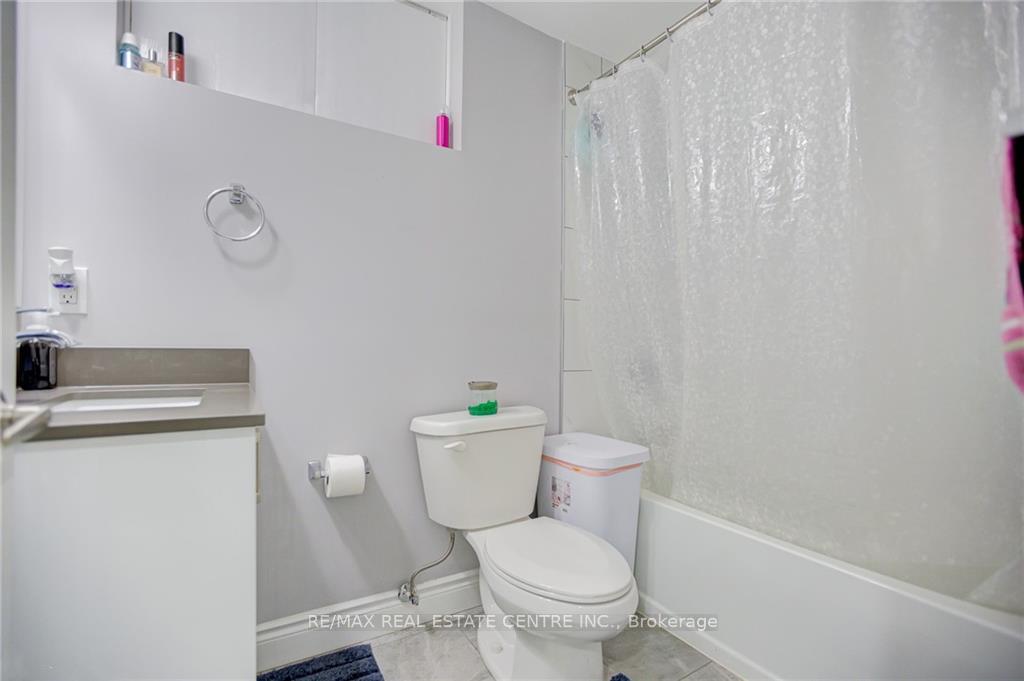 Photo 6 of Unit (Basement), 21 Sandsprings Crescent, Kitchener — HOMEH