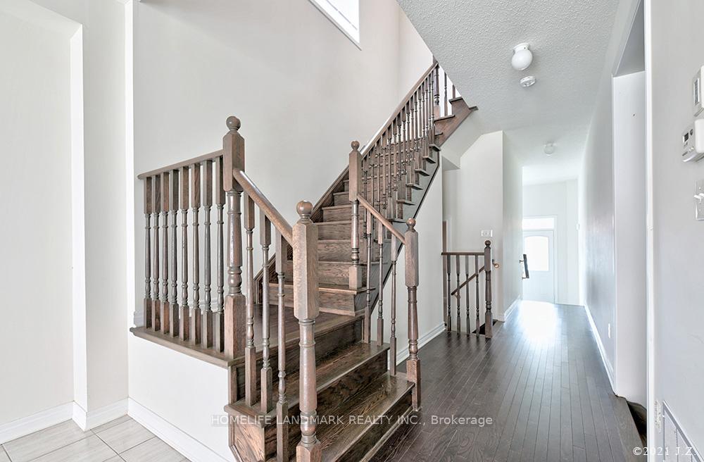 Photo 4 of 28 Titan Trail, Markham, Cedarwood — HOMEH