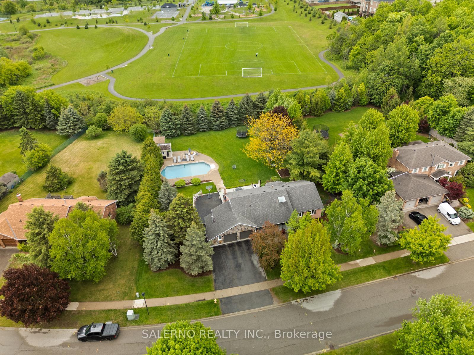 Photo 2 of 48 Goodfellow Crescent, King, Nobleton — HOMEH