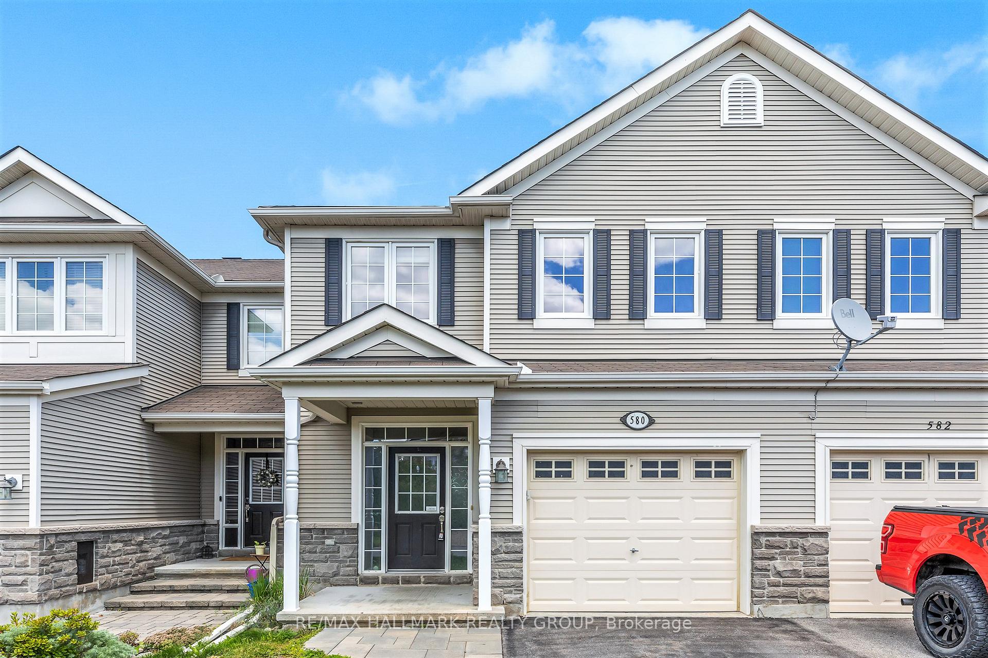 Photo 2 of 580 Pepperville Crescent, Ottawa, Kanata - Emerald Meadows/Trailwest — HOMEH