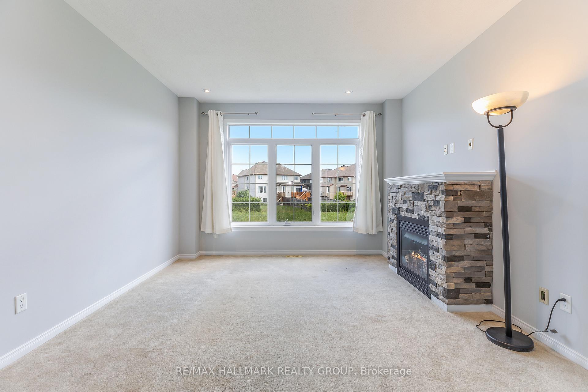 Photo 5 of 580 Pepperville Crescent, Ottawa, Kanata - Emerald Meadows/Trailwest — HOMEH