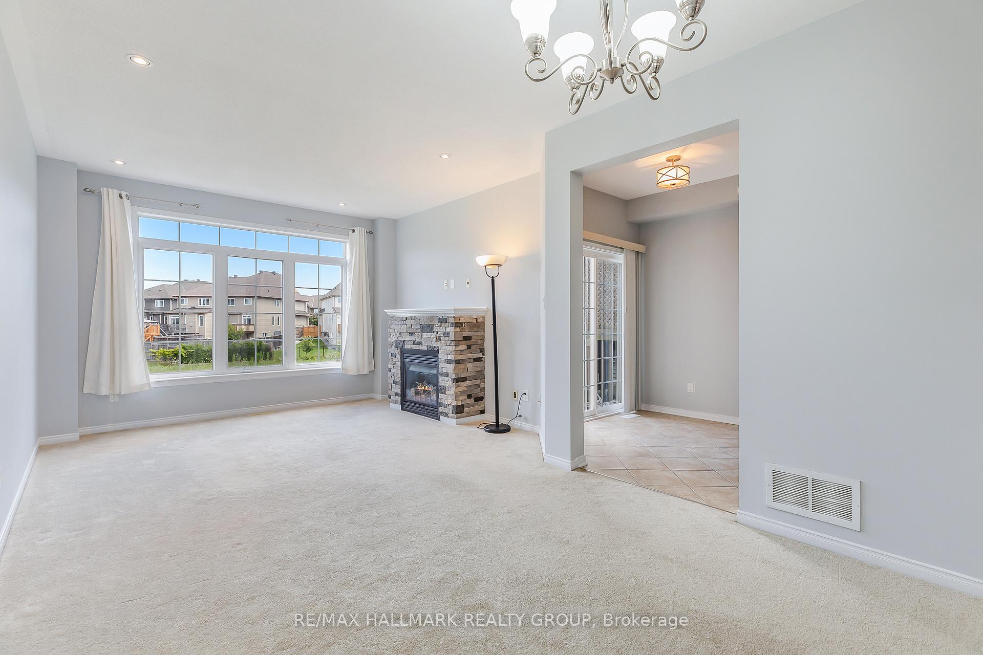 Photo 6 of 580 Pepperville Crescent, Ottawa, Kanata - Emerald Meadows/Trailwest — HOMEH