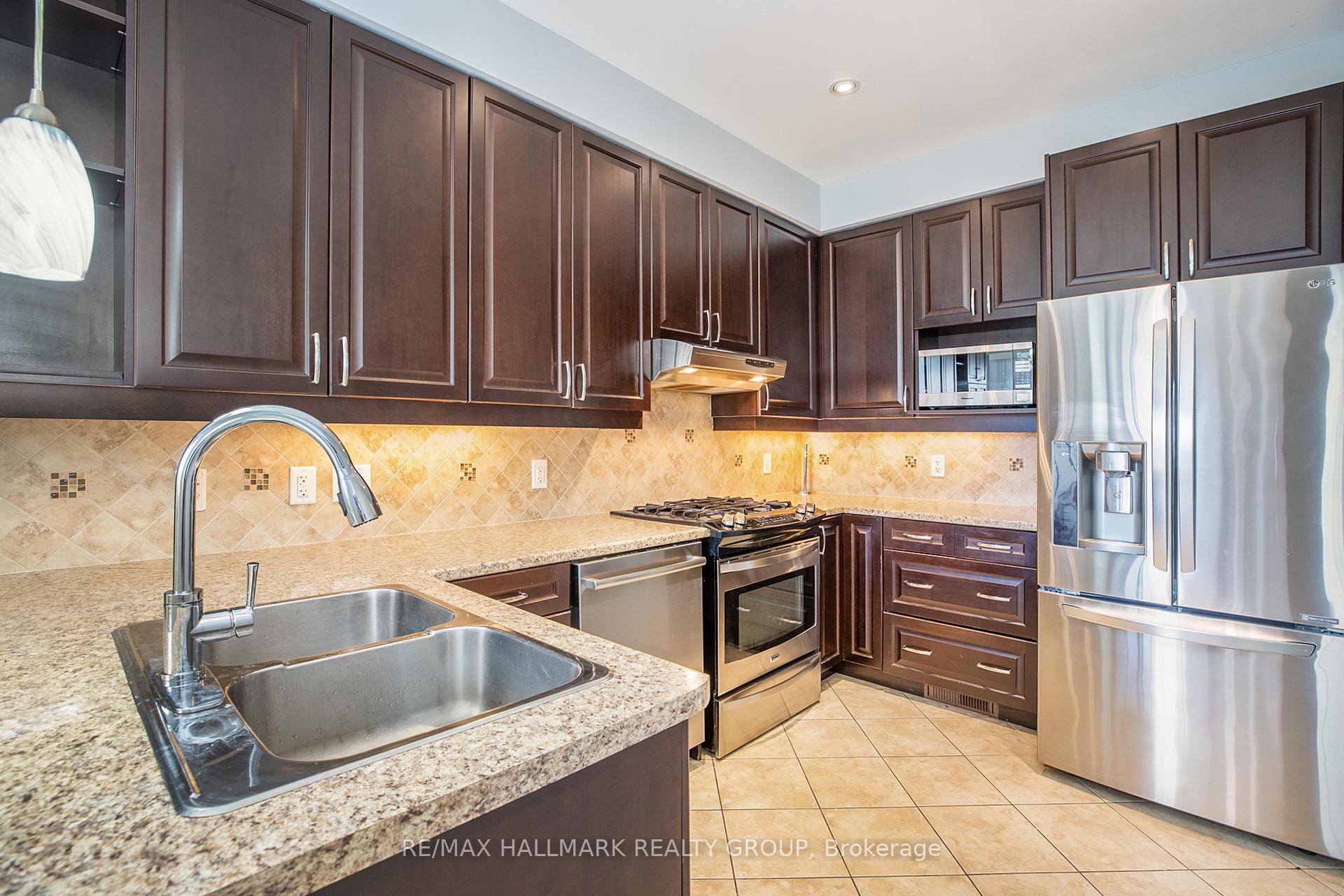 Photo 9 of 580 Pepperville Crescent, Ottawa, Kanata - Emerald Meadows/Trailwest — HOMEH