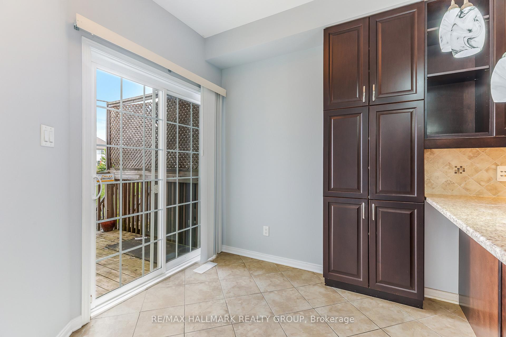 Photo 10 of 580 Pepperville Crescent, Ottawa, Kanata - Emerald Meadows/Trailwest — HOMEH