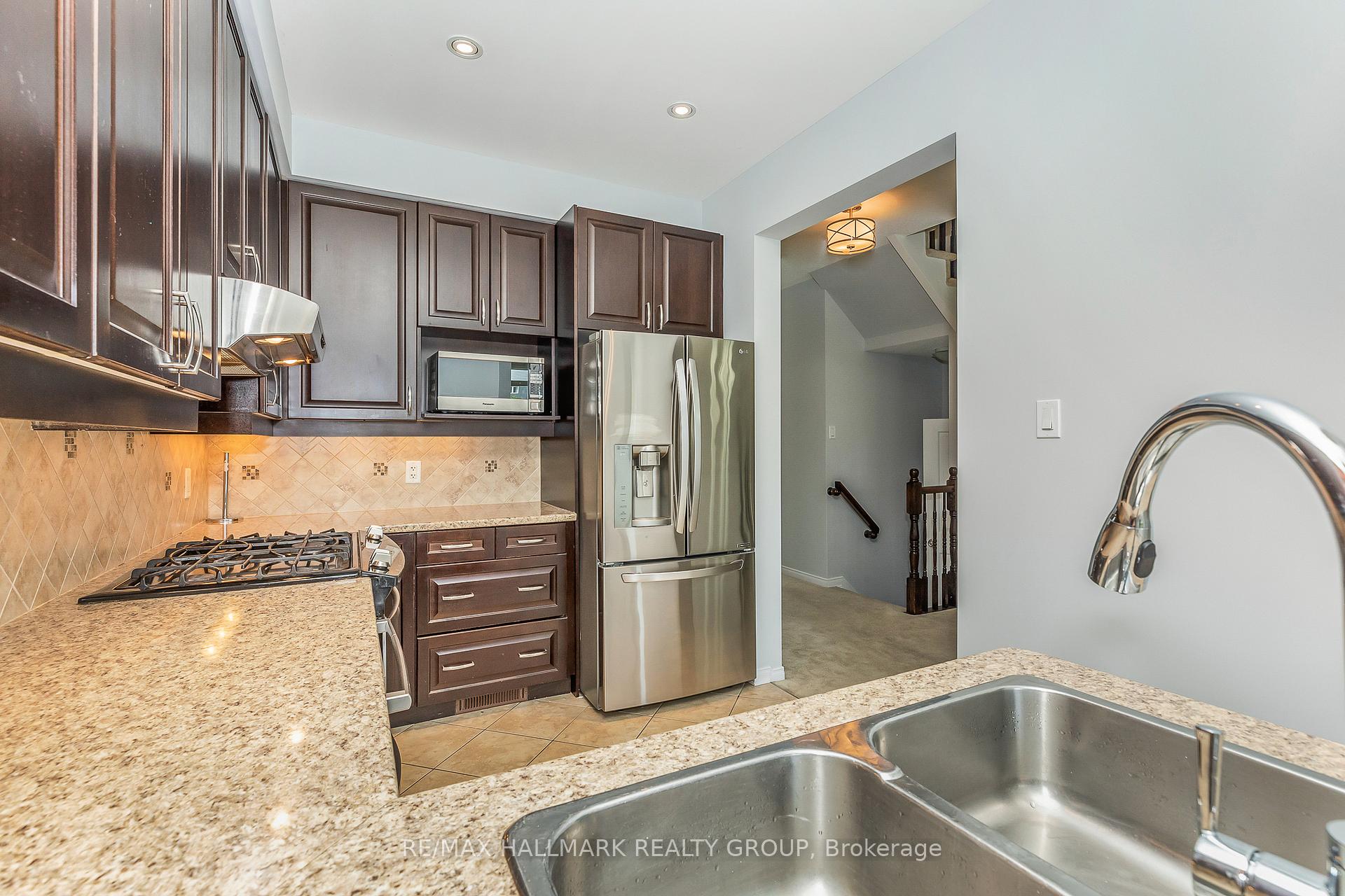 Photo 11 of 580 Pepperville Crescent, Ottawa, Kanata - Emerald Meadows/Trailwest — HOMEH