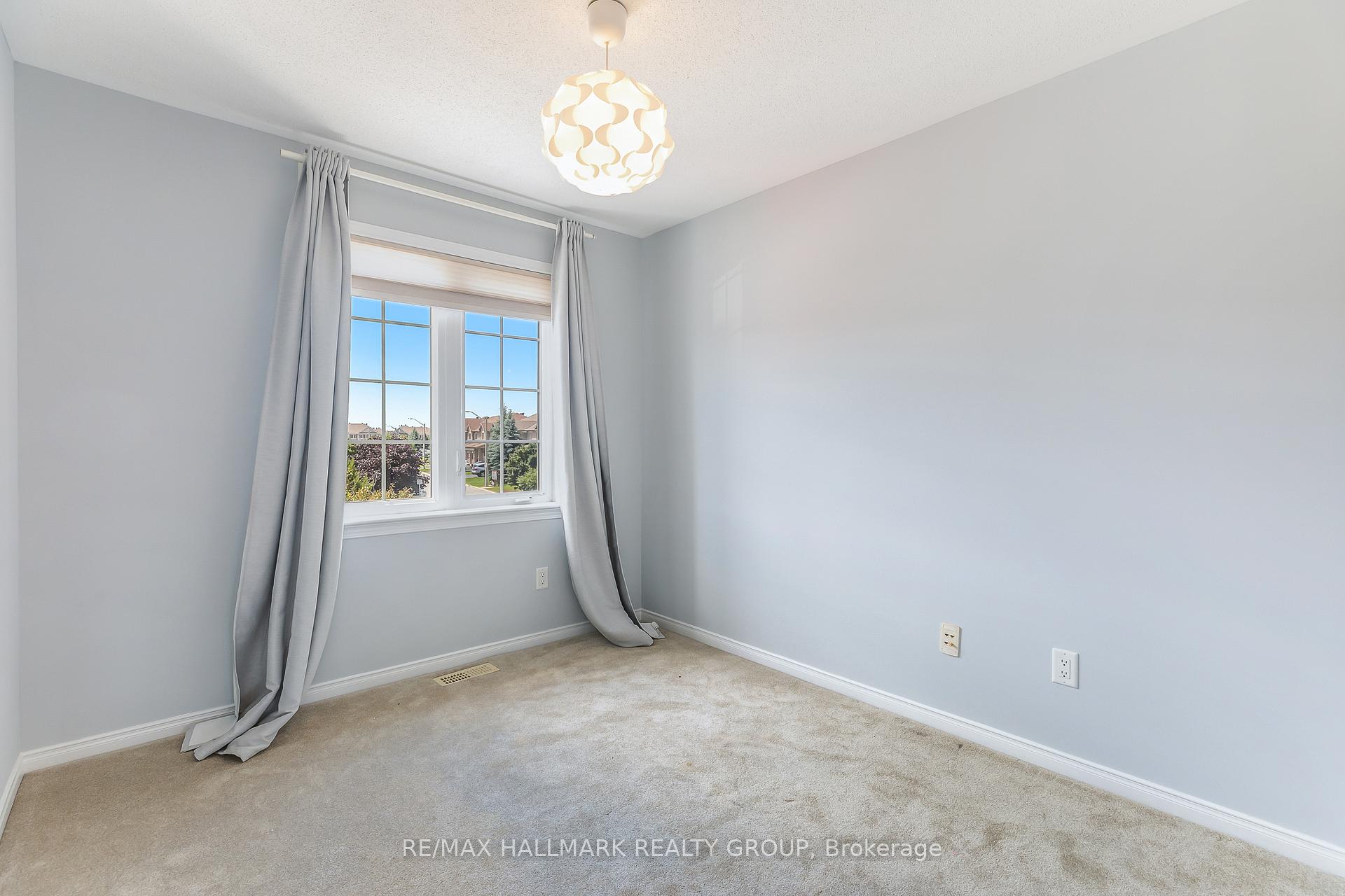 Photo 16 of 580 Pepperville Crescent, Ottawa, Kanata - Emerald Meadows/Trailwest — HOMEH