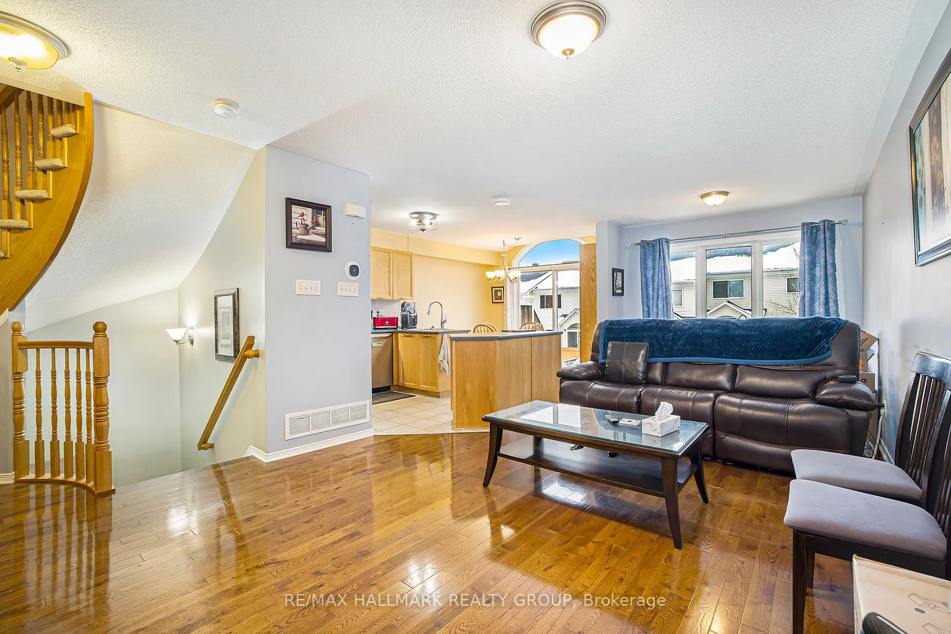 Photo 4 of 11 Scampton Drive, Ottawa, Kanata - Morgan's Grant/South March — HOMEH