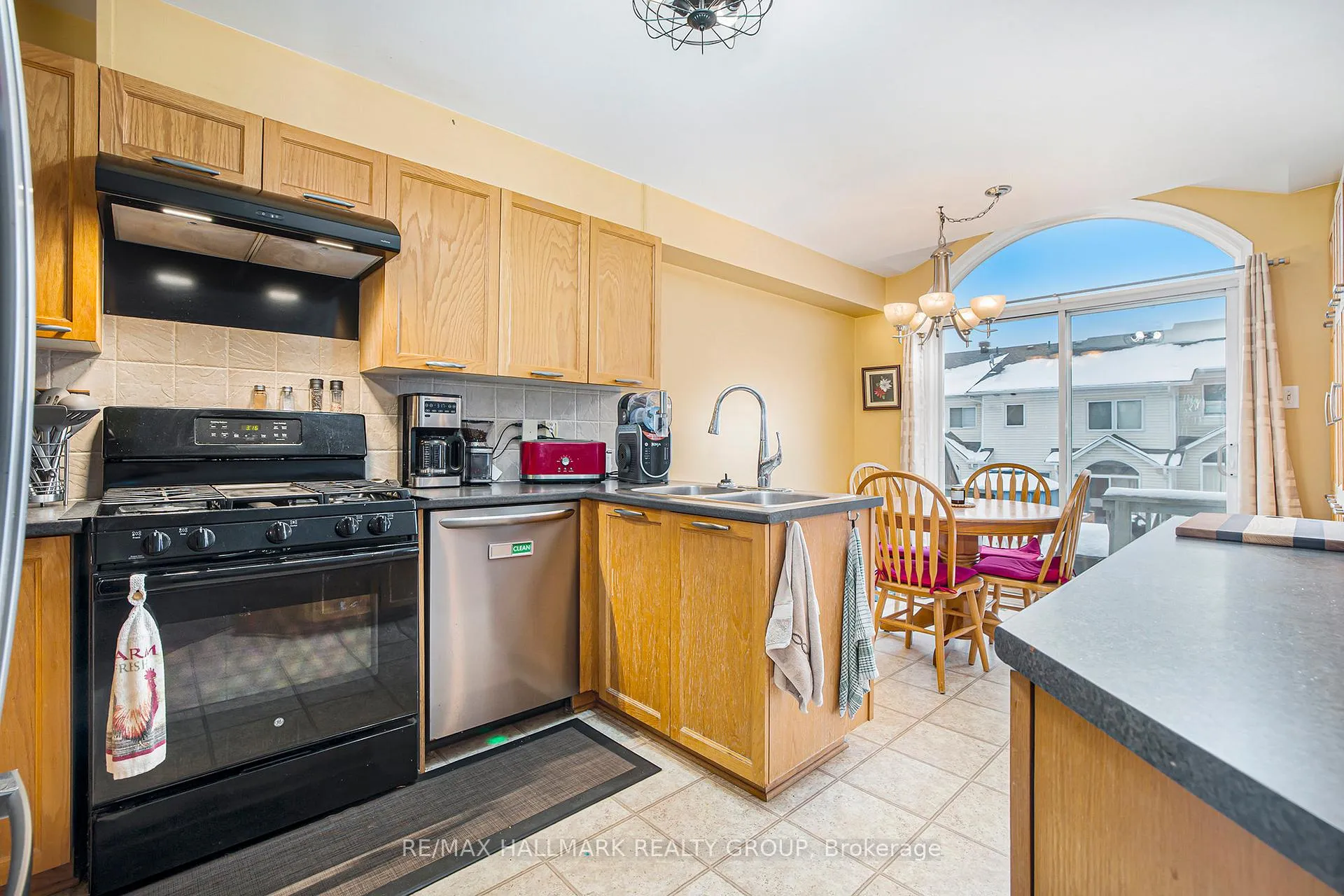Photo 7 of 11 Scampton Drive, Ottawa, Kanata - Morgan's Grant/South March — HOMEH