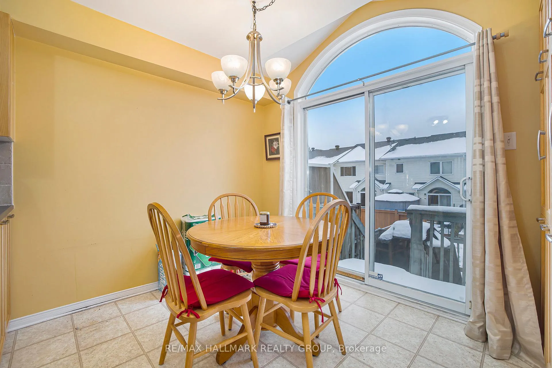 Photo 9 of 11 Scampton Drive, Ottawa, Kanata - Morgan's Grant/South March — HOMEH