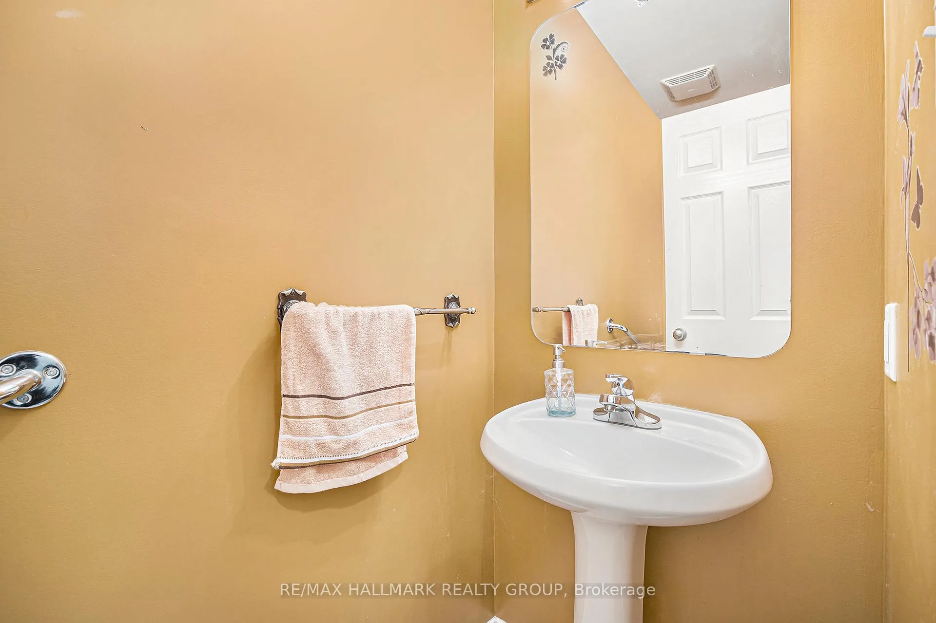 Photo 12 of 11 Scampton Drive, Ottawa, Kanata - Morgan's Grant/South March — HOMEH